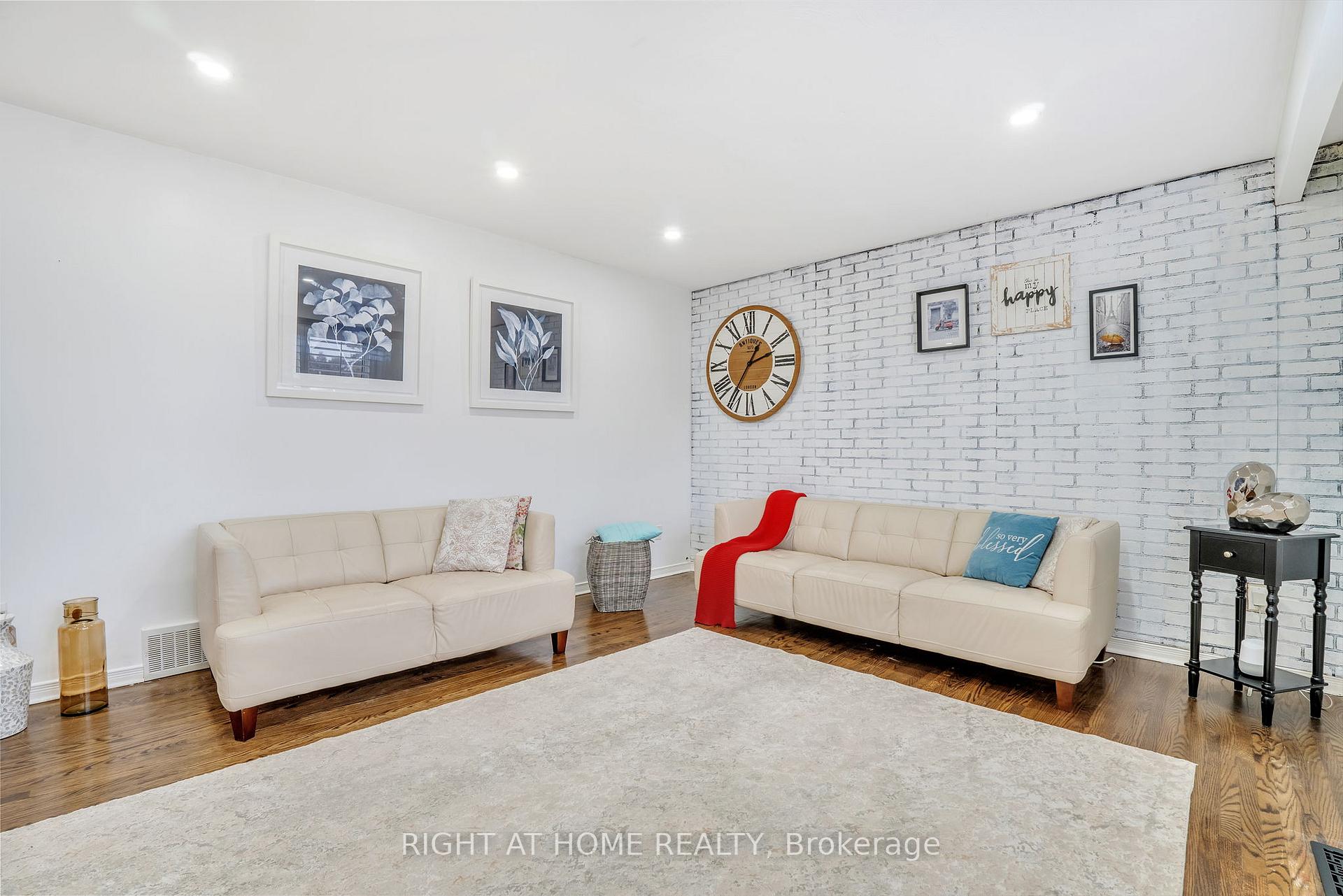 Photo 11 of 70 Valdez Court, Oshawa, Vanier — HOMEH