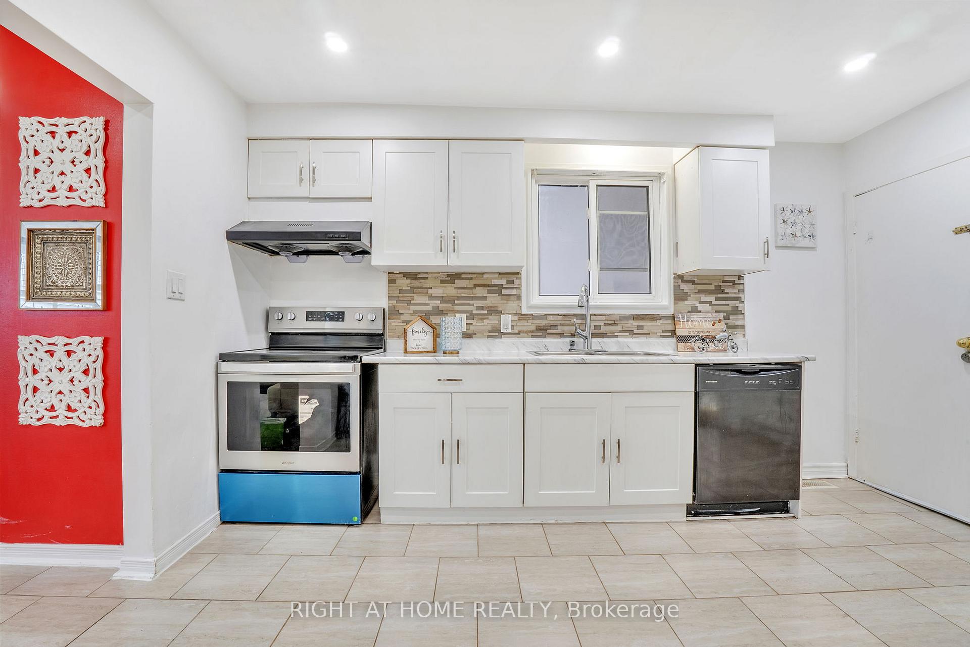 Photo 14 of 70 Valdez Court, Oshawa, Vanier — HOMEH