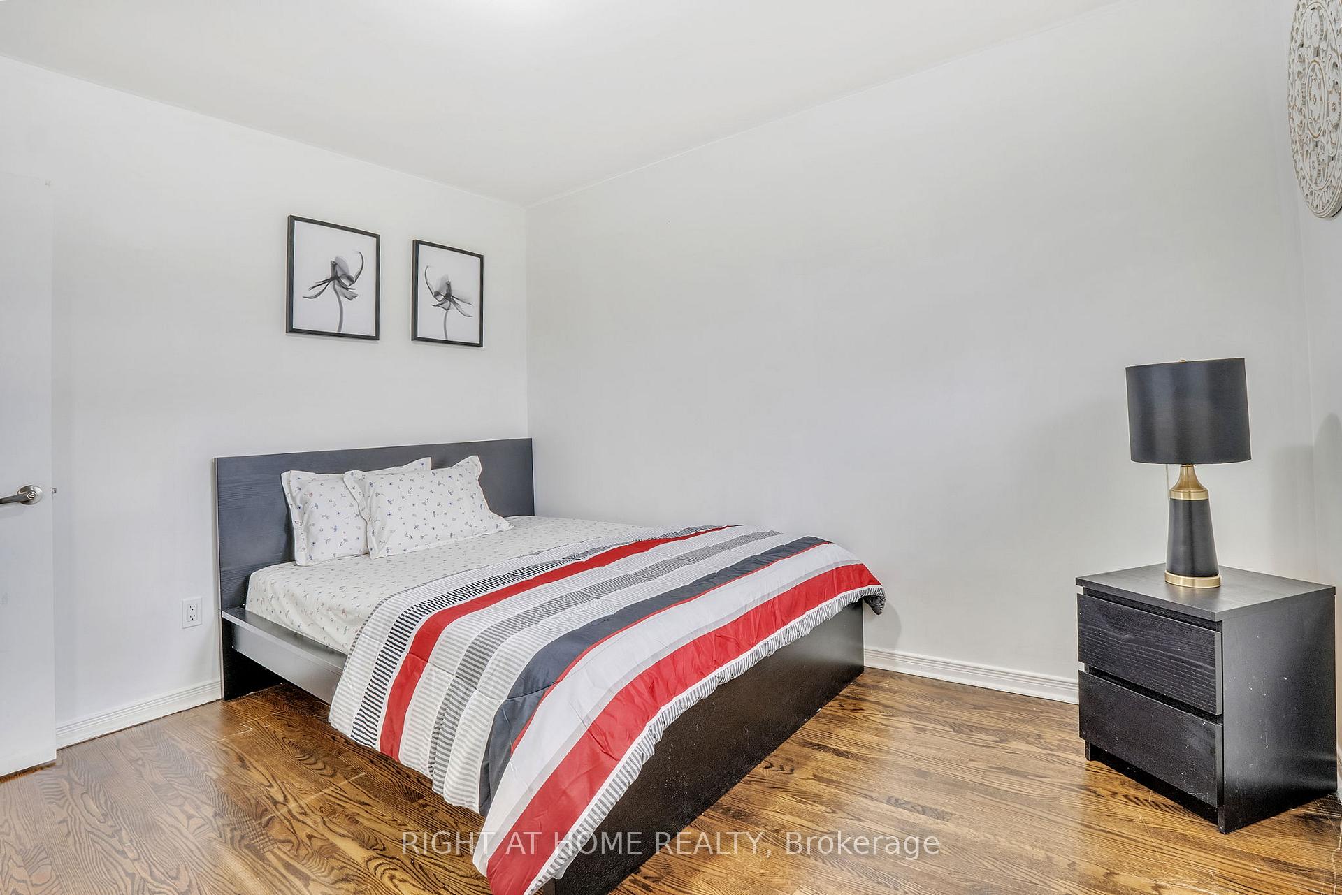 Photo 17 of 70 Valdez Court, Oshawa, Vanier — HOMEH