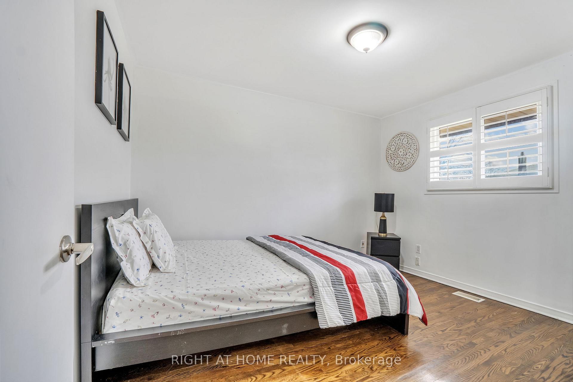 Photo 18 of 70 Valdez Court, Oshawa, Vanier — HOMEH