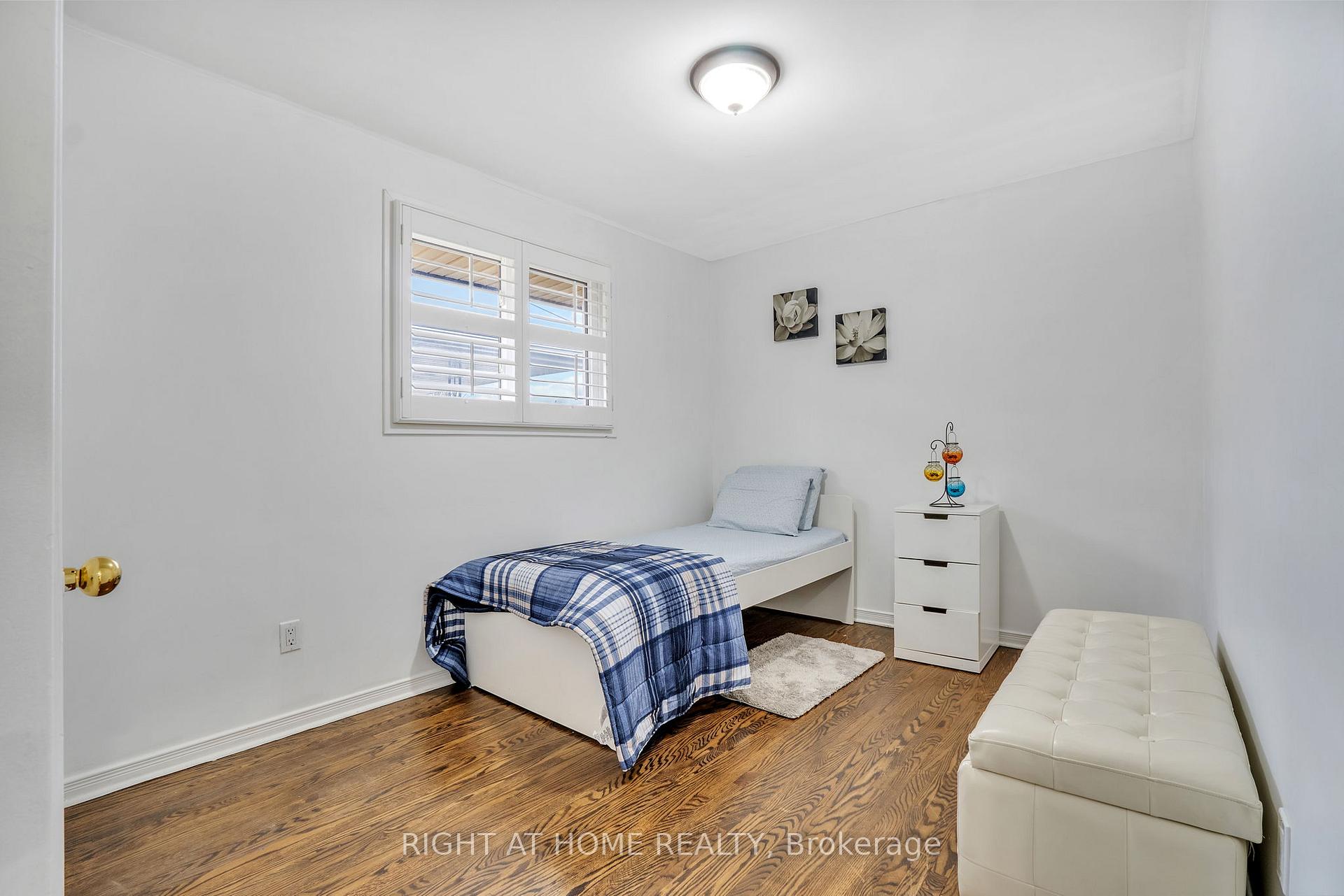 Photo 19 of 70 Valdez Court, Oshawa, Vanier — HOMEH
