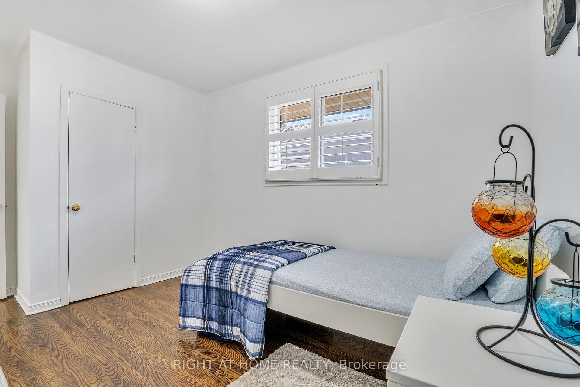 Photo 20 of 70 Valdez Court, Oshawa, Vanier — HOMEH