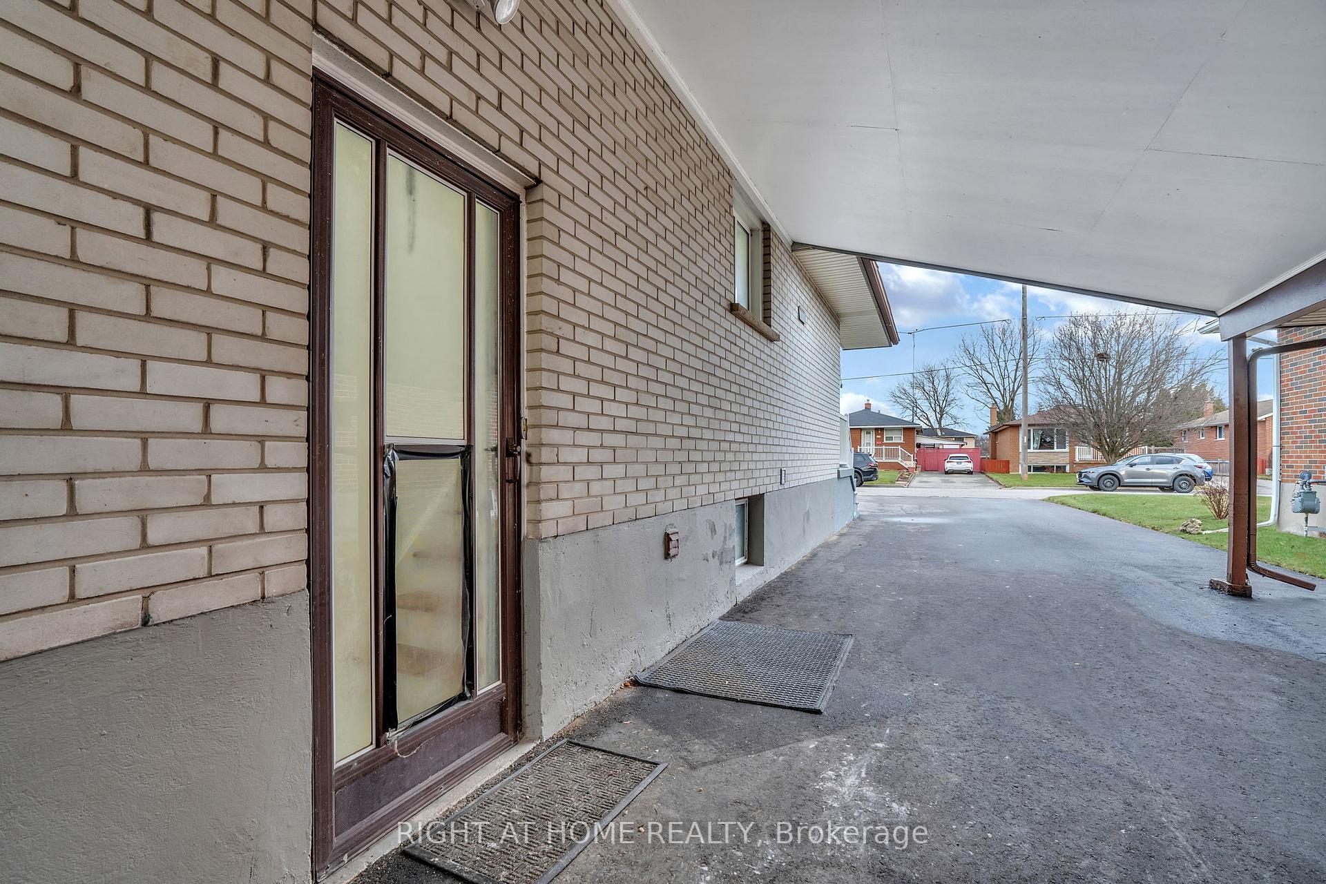 Photo 27 of 70 Valdez Court, Oshawa, Vanier — HOMEH