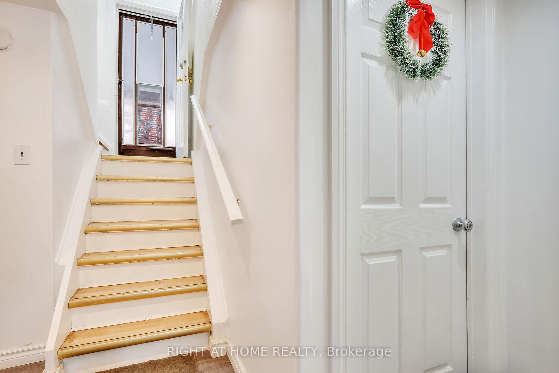 Photo 28 of 70 Valdez Court, Oshawa, Vanier — HOMEH