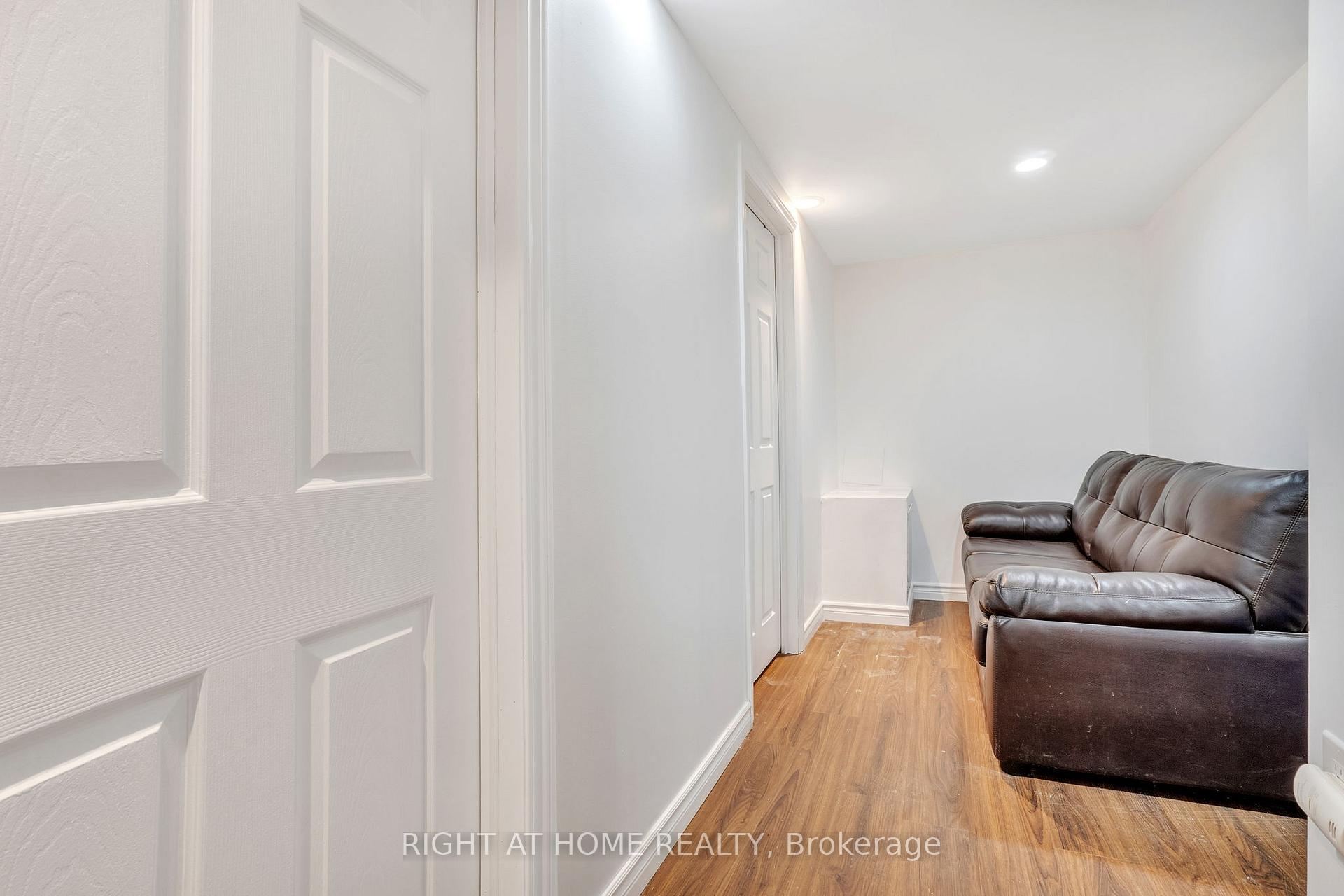Photo 32 of 70 Valdez Court, Oshawa, Vanier — HOMEH