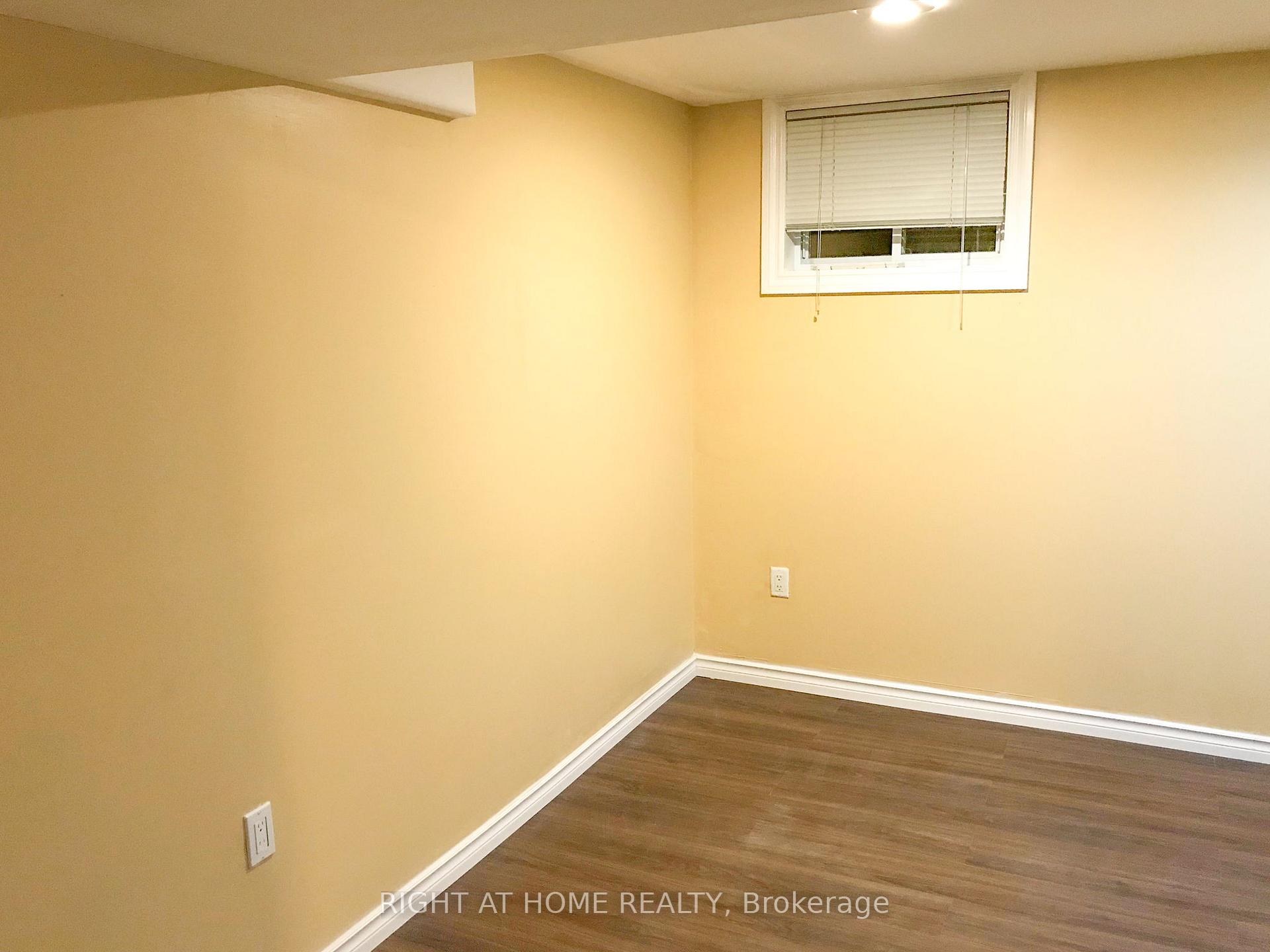Photo 36 of 70 Valdez Court, Oshawa, Vanier — HOMEH