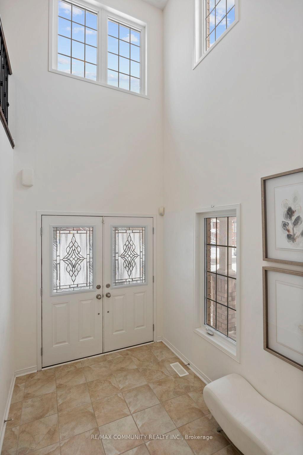 Photo 3 of 1269 Salmers Drive, Oshawa, Taunton — HOMEH
