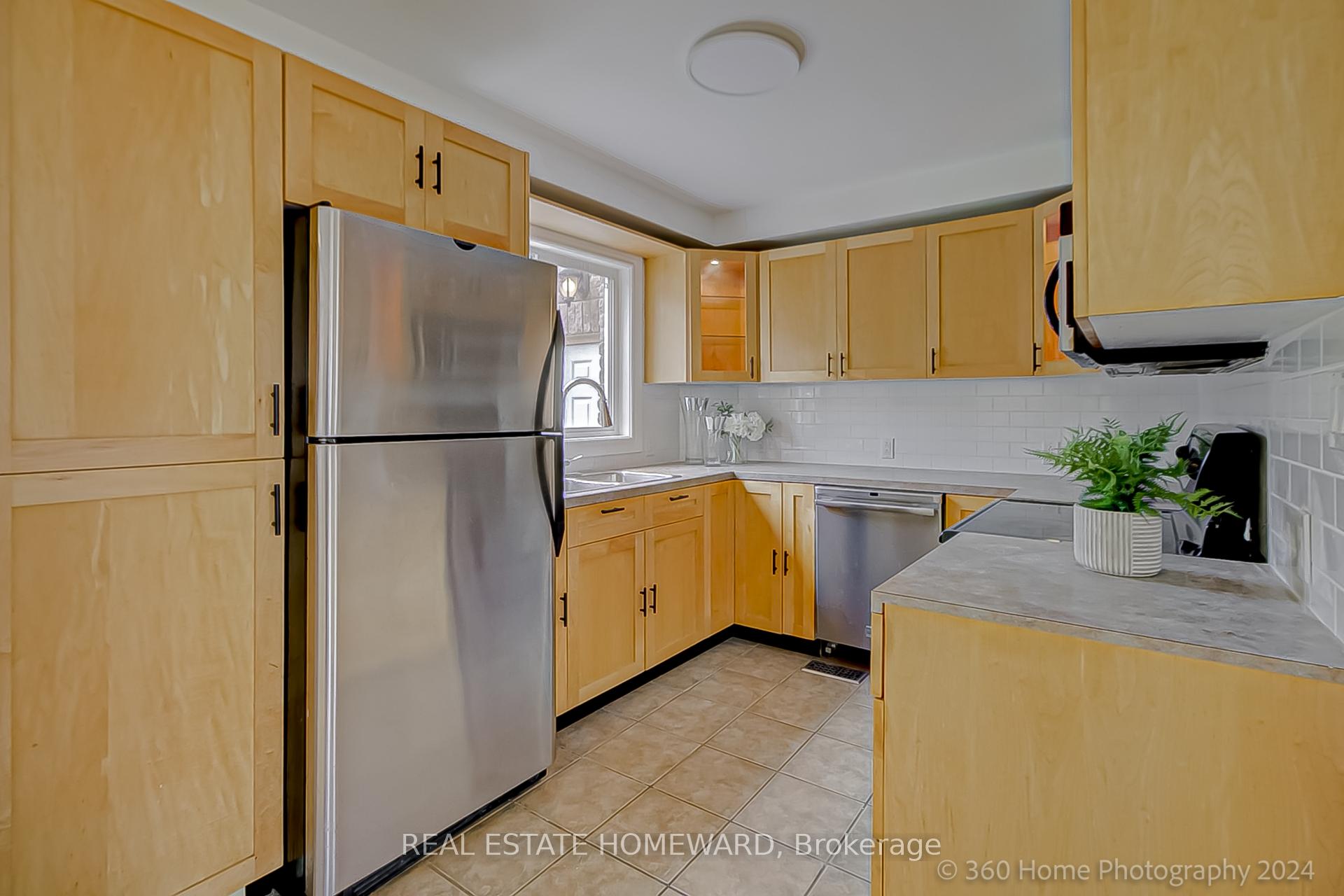 Photo 8 of 907 Harding Street, Whitby, Downtown Whitby — HOMEH
