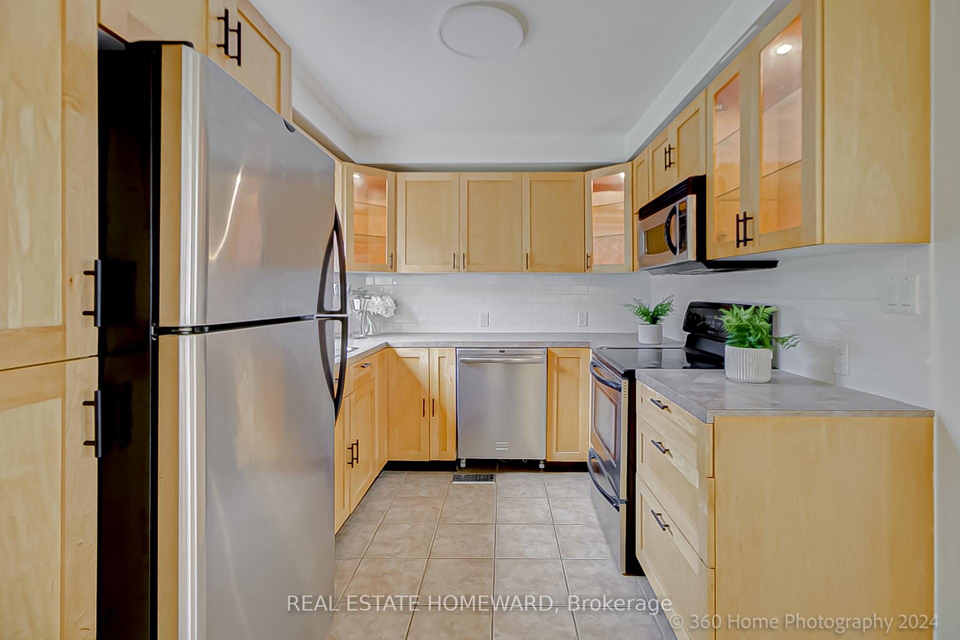 Photo 9 of 907 Harding Street, Whitby, Downtown Whitby — HOMEH