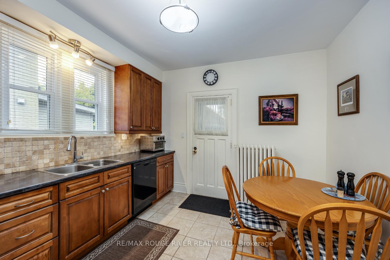 Photo 12 of 230 Athol Street E, Oshawa, Central — HOMEH