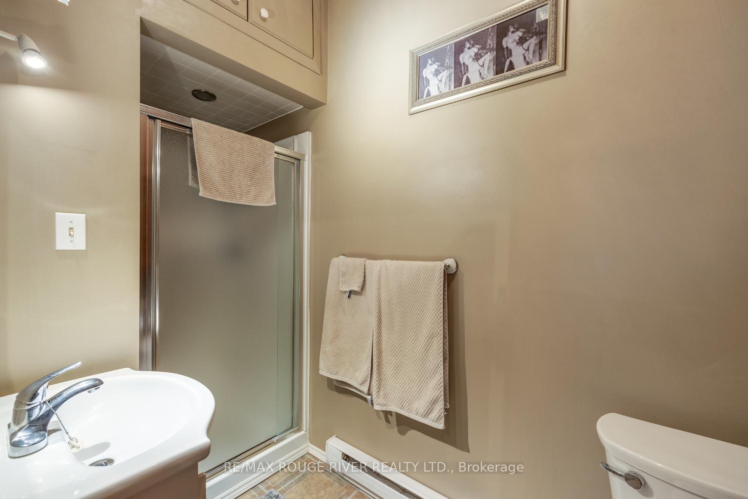 Photo 18 of 230 Athol Street E, Oshawa, Central — HOMEH
