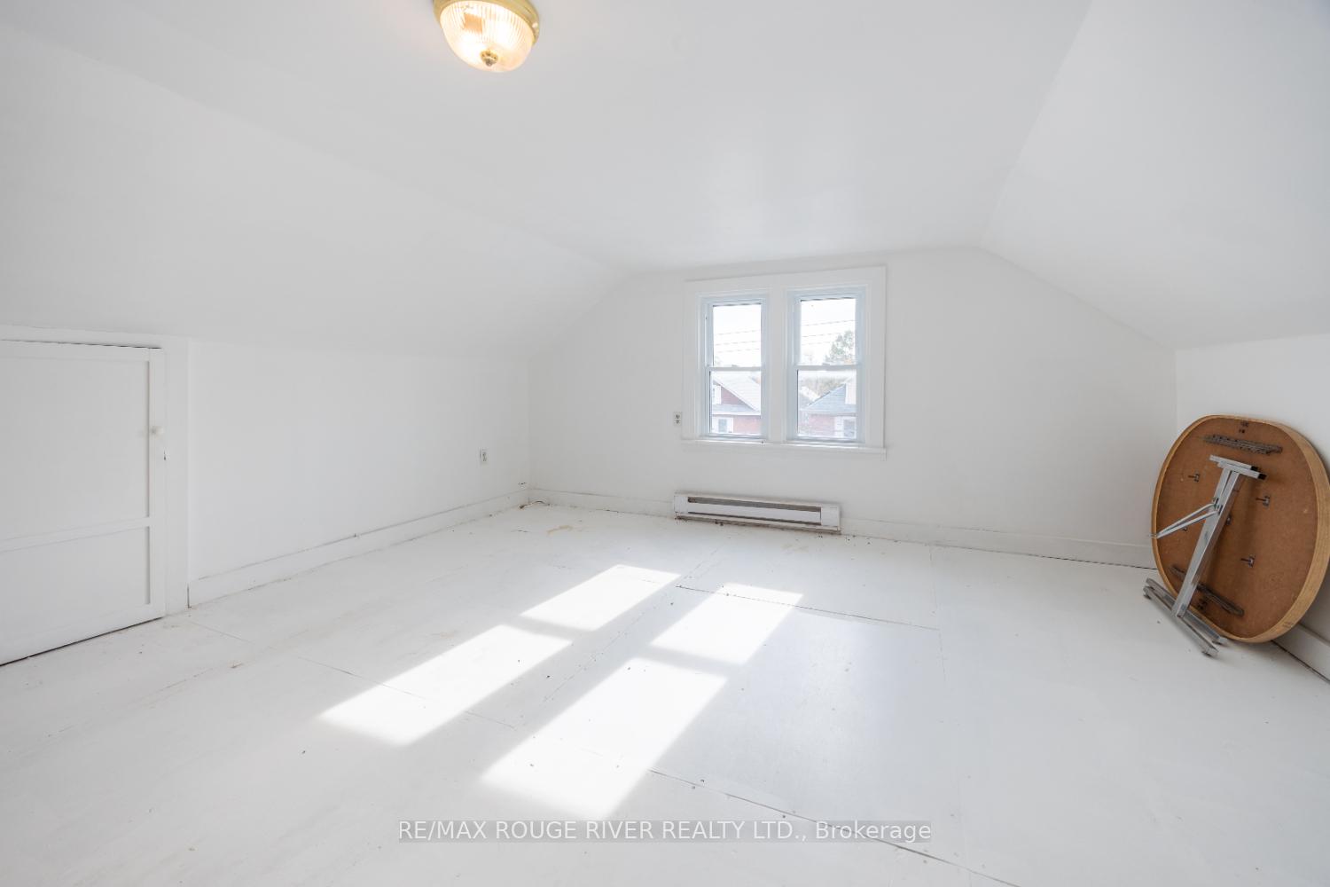 Photo 22 of 230 Athol Street E, Oshawa, Central — HOMEH