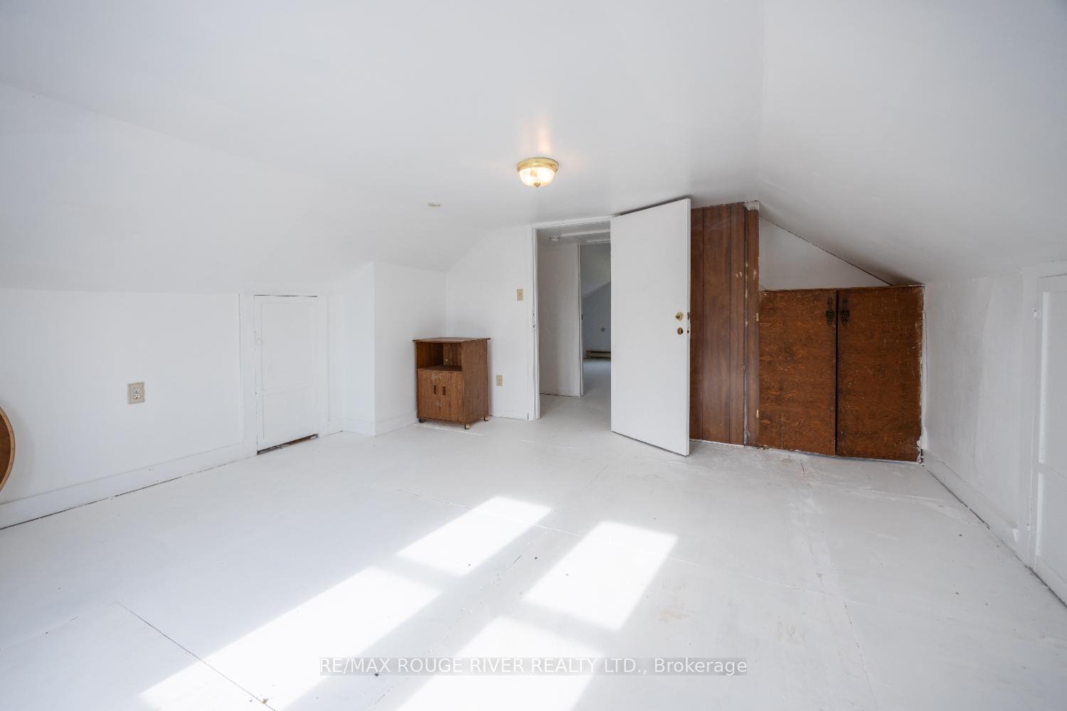 Photo 23 of 230 Athol Street E, Oshawa, Central — HOMEH