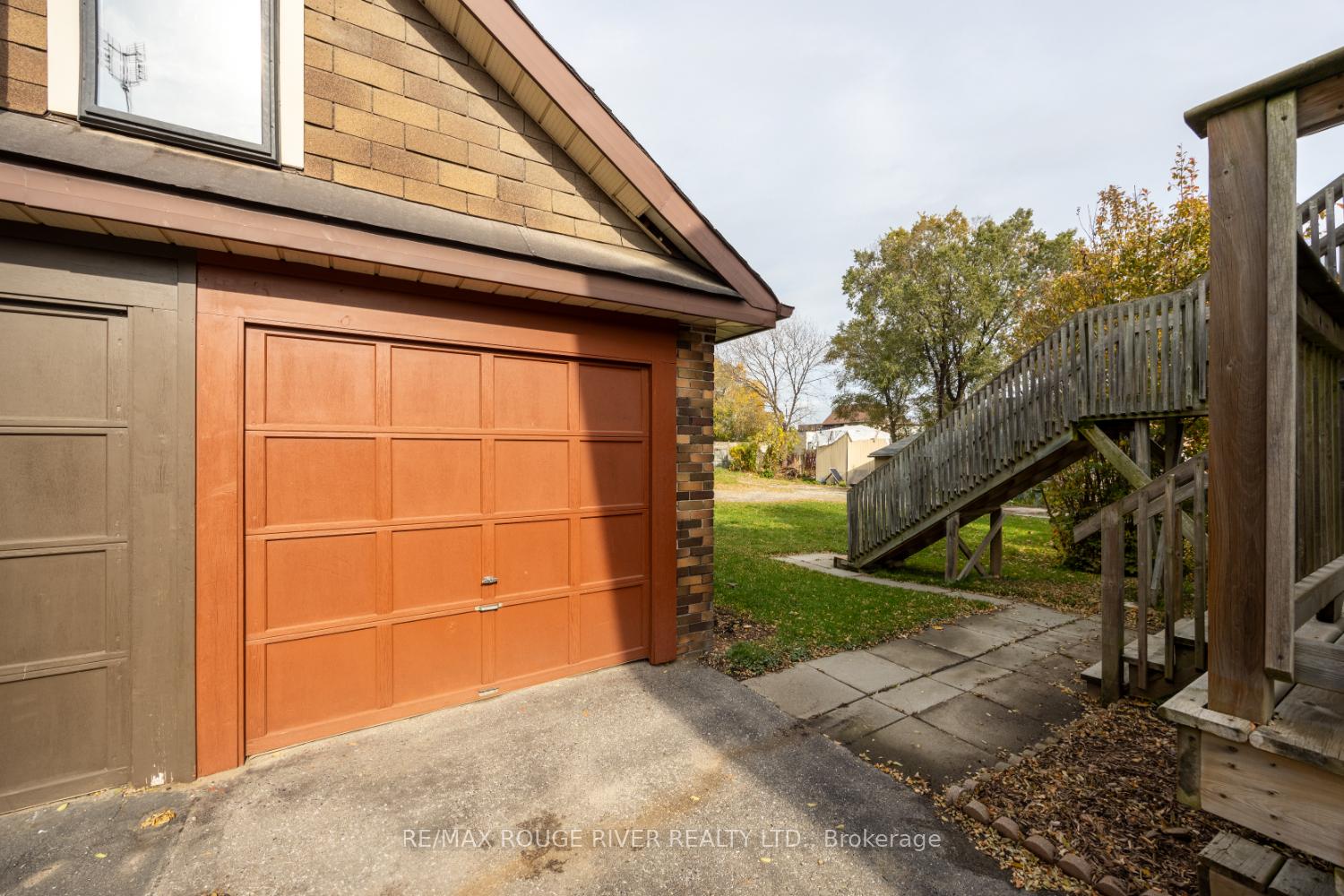 Photo 32 of 230 Athol Street E, Oshawa, Central — HOMEH