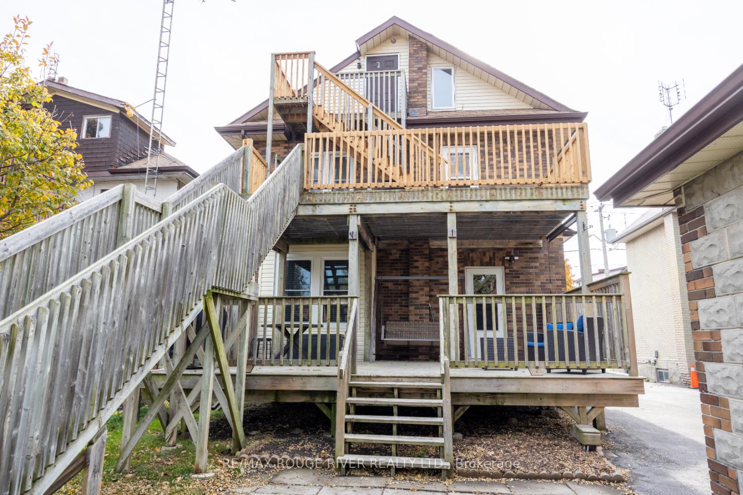 Photo 37 of 230 Athol Street E, Oshawa, Central — HOMEH