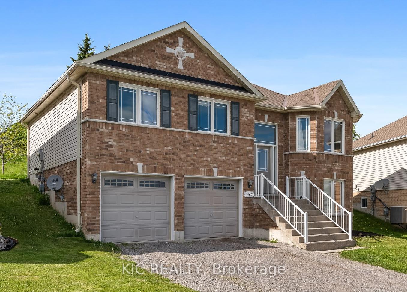 Photo 1 of 574 Clancy Crescent, Peterborough, Otonabee Ward 1 — HOMEH