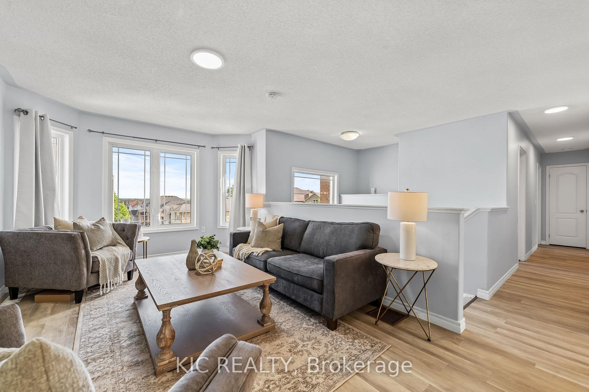 Photo 5 of 574 Clancy Crescent, Peterborough, Otonabee Ward 1 — HOMEH