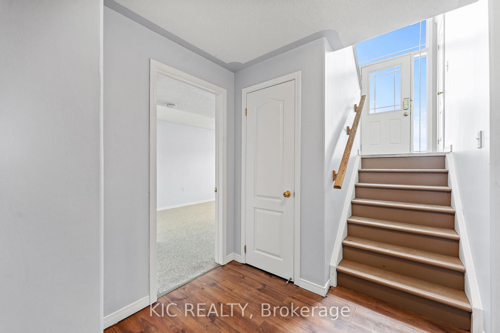 Photo 24 of 574 Clancy Crescent, Peterborough, Otonabee Ward 1 — HOMEH