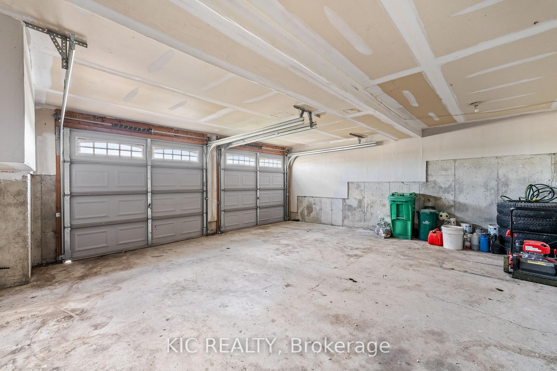 Photo 36 of 574 Clancy Crescent, Peterborough, Otonabee Ward 1 — HOMEH