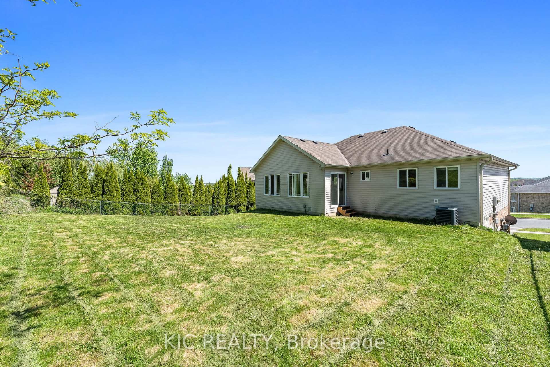 Photo 38 of 574 Clancy Crescent, Peterborough, Otonabee Ward 1 — HOMEH