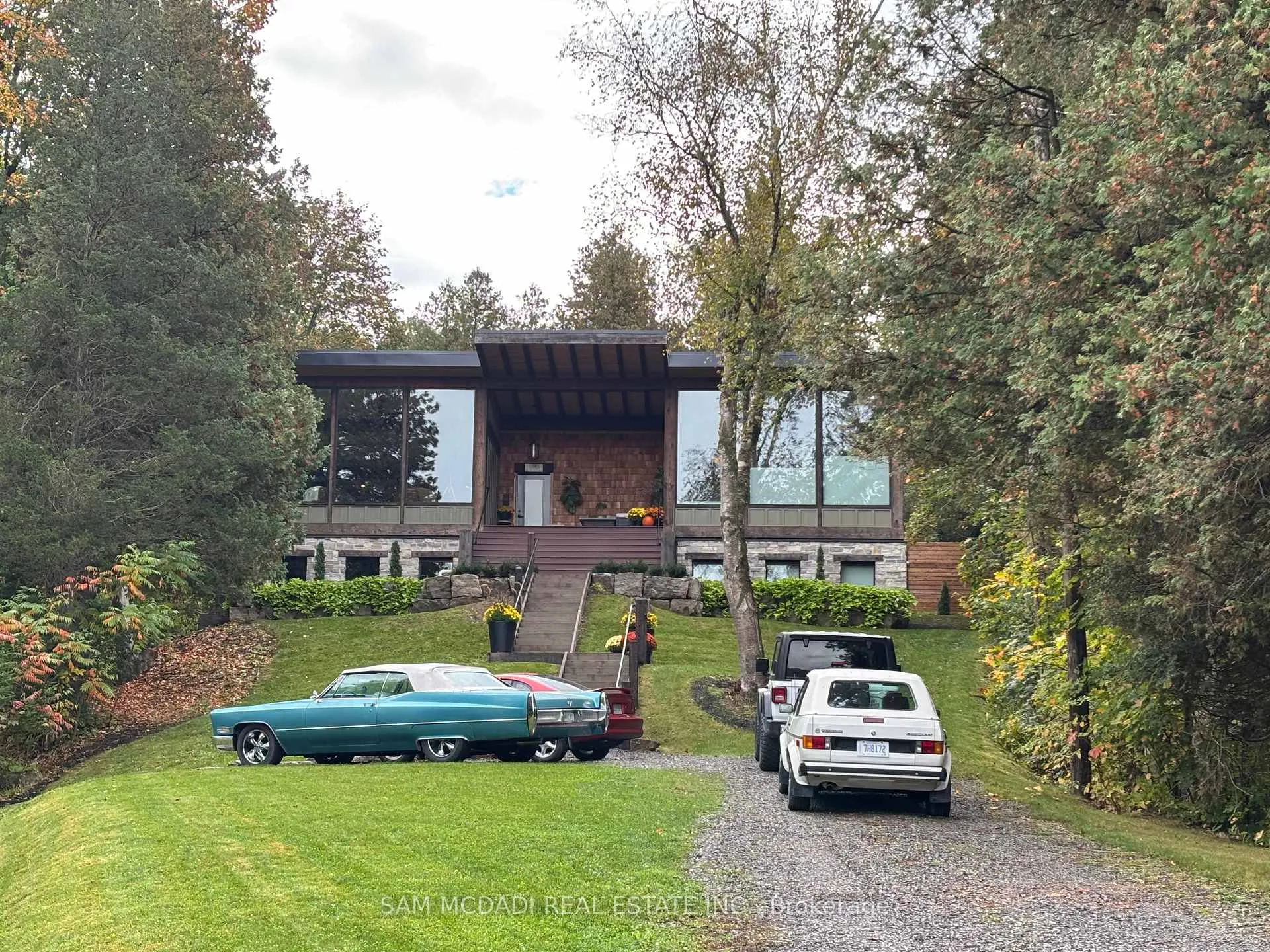 Front of 2084 Grand Boulevard