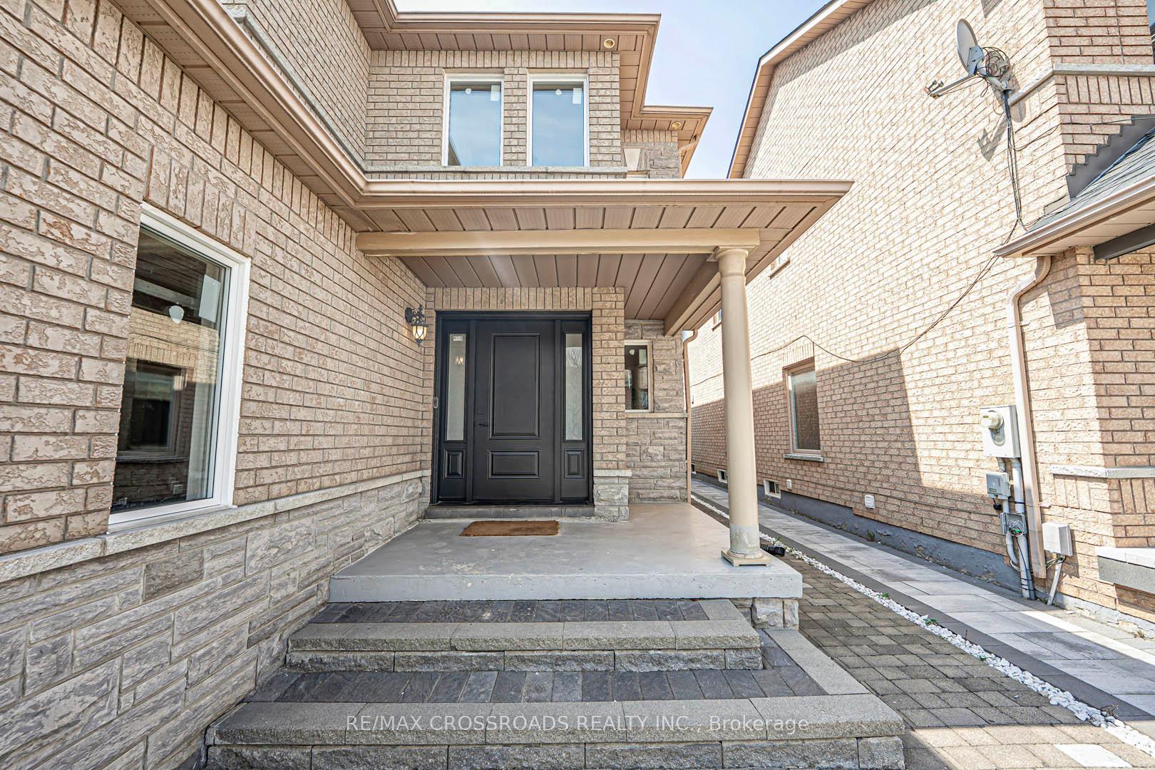 Photo 3 of 46 Eminence Road, Vaughan, Patterson — HOMEH