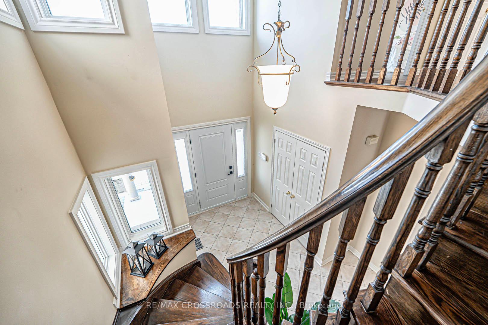 Photo 7 of 46 Eminence Road, Vaughan, Patterson — HOMEH