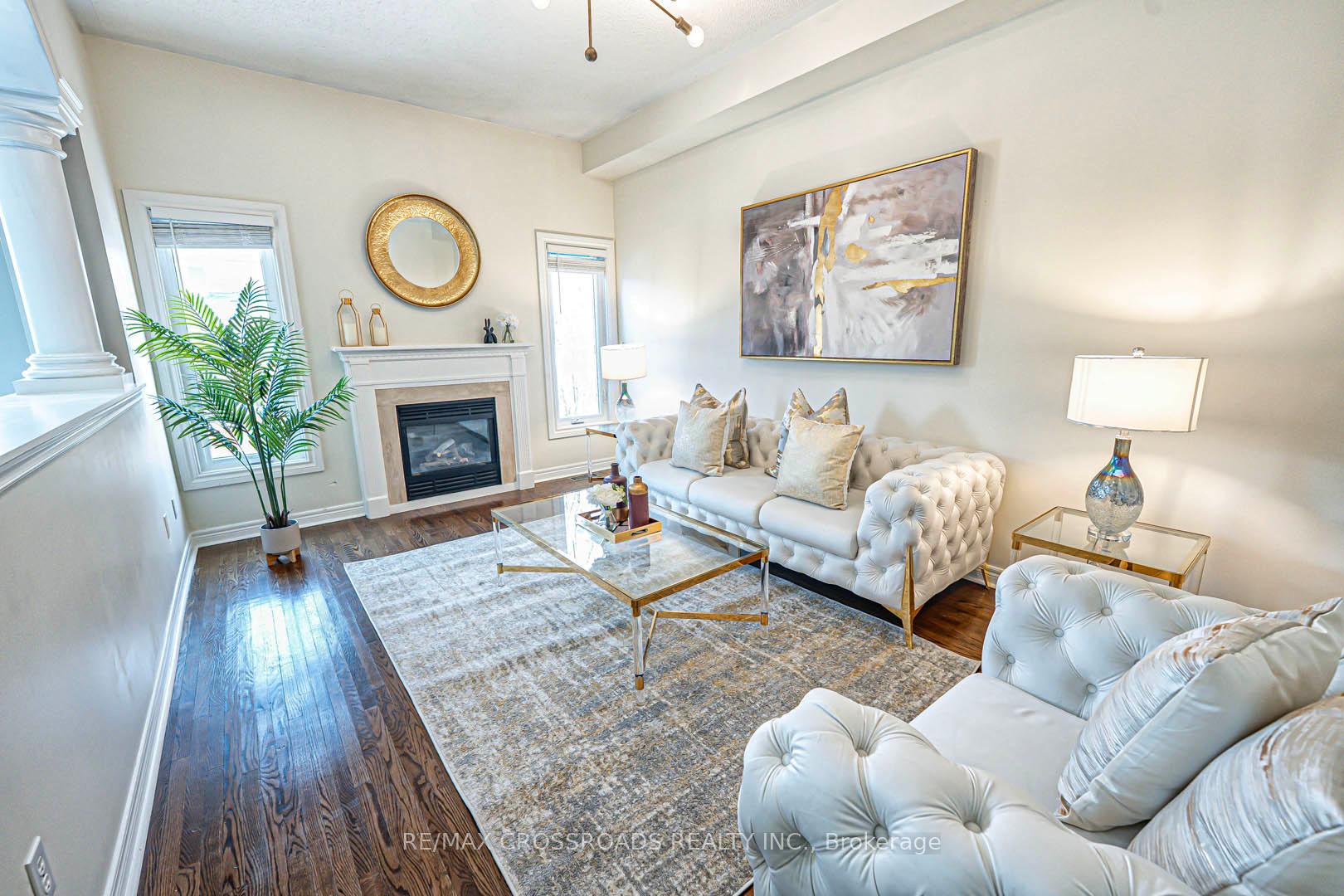 Photo 8 of 46 Eminence Road, Vaughan, Patterson — HOMEH