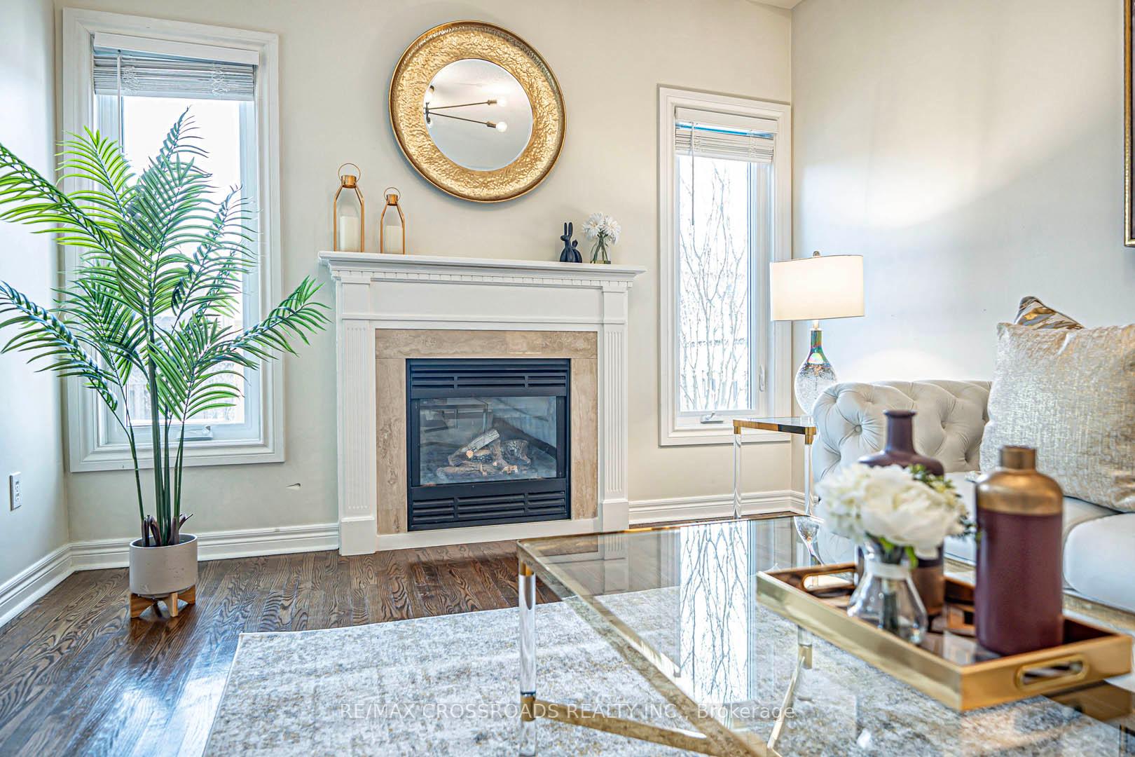 Photo 9 of 46 Eminence Road, Vaughan, Patterson — HOMEH