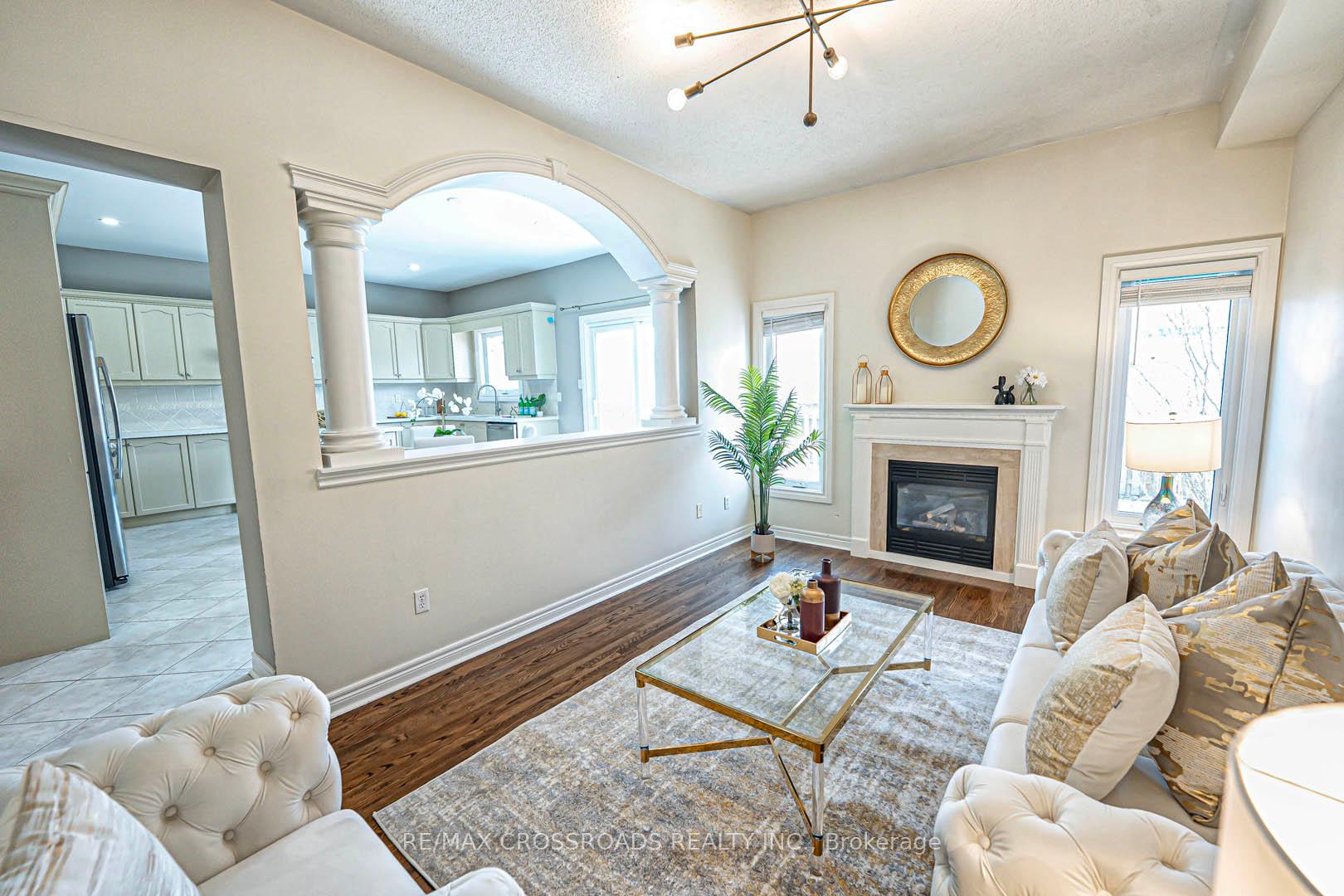 Photo 10 of 46 Eminence Road, Vaughan, Patterson — HOMEH
