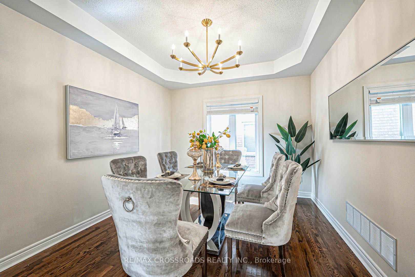 Photo 11 of 46 Eminence Road, Vaughan, Patterson — HOMEH