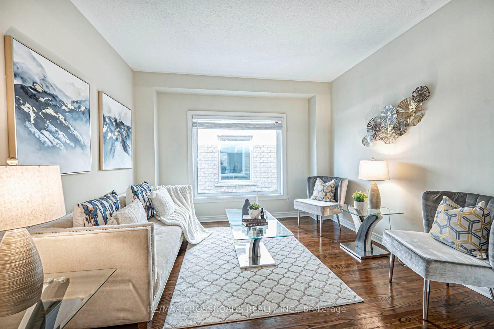Photo 13 of 46 Eminence Road, Vaughan, Patterson — HOMEH