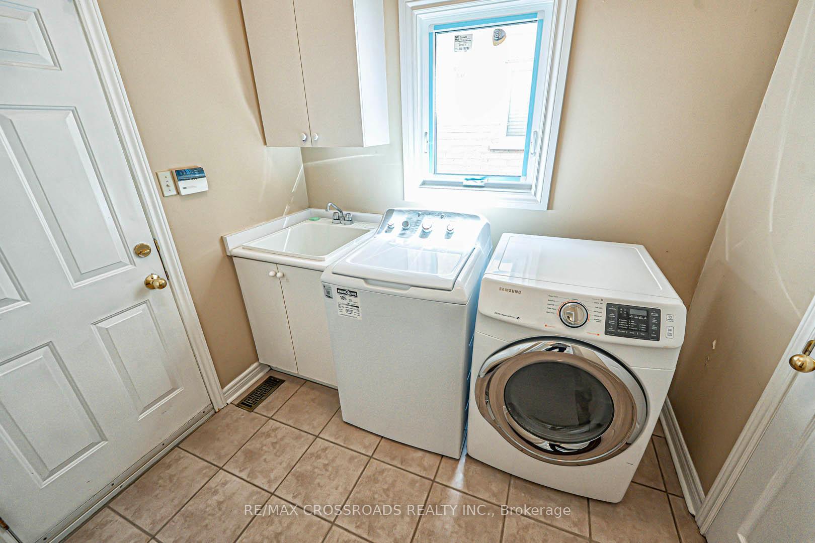 Photo 20 of 46 Eminence Road, Vaughan, Patterson — HOMEH