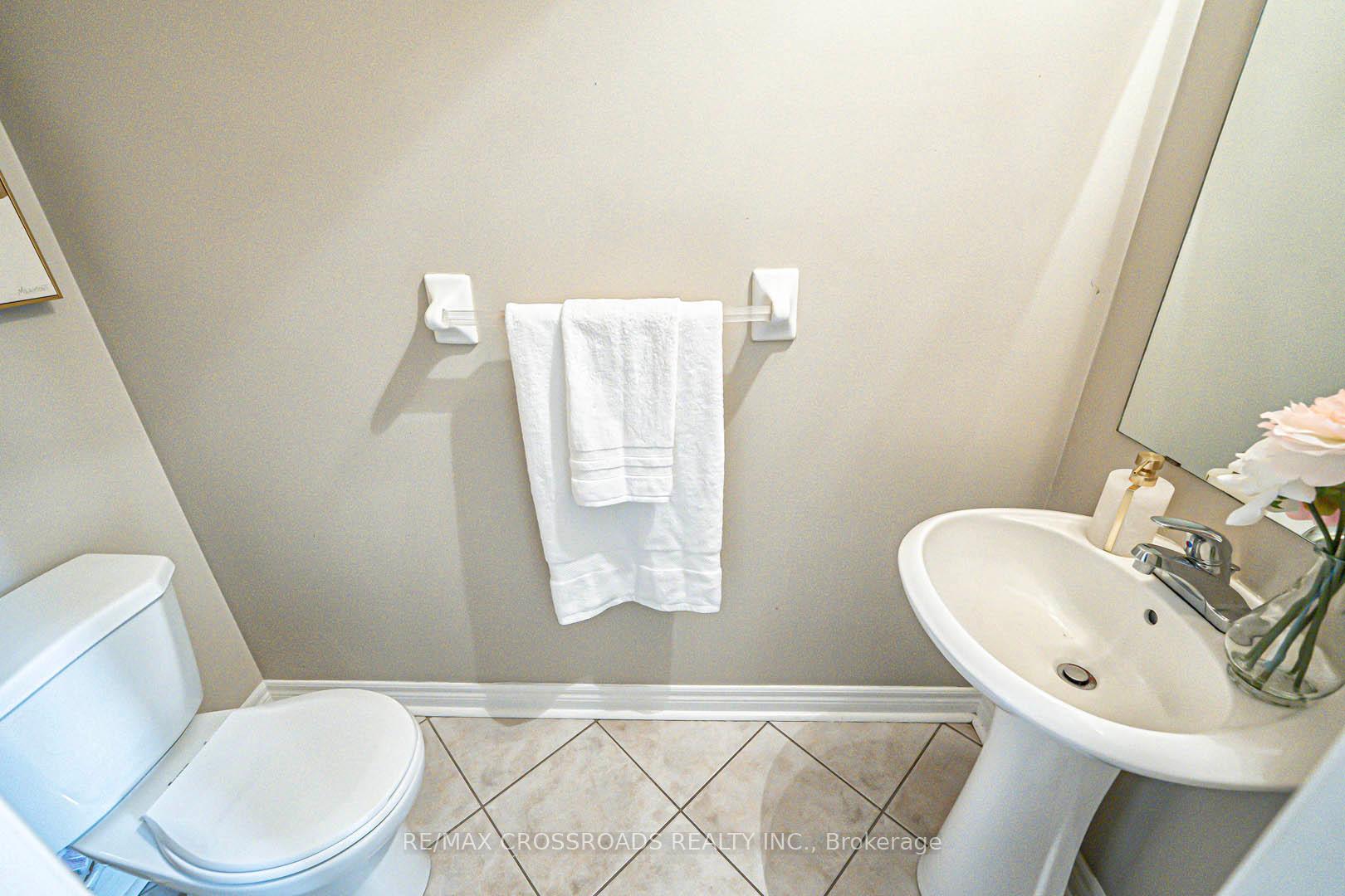 Photo 21 of 46 Eminence Road, Vaughan, Patterson — HOMEH
