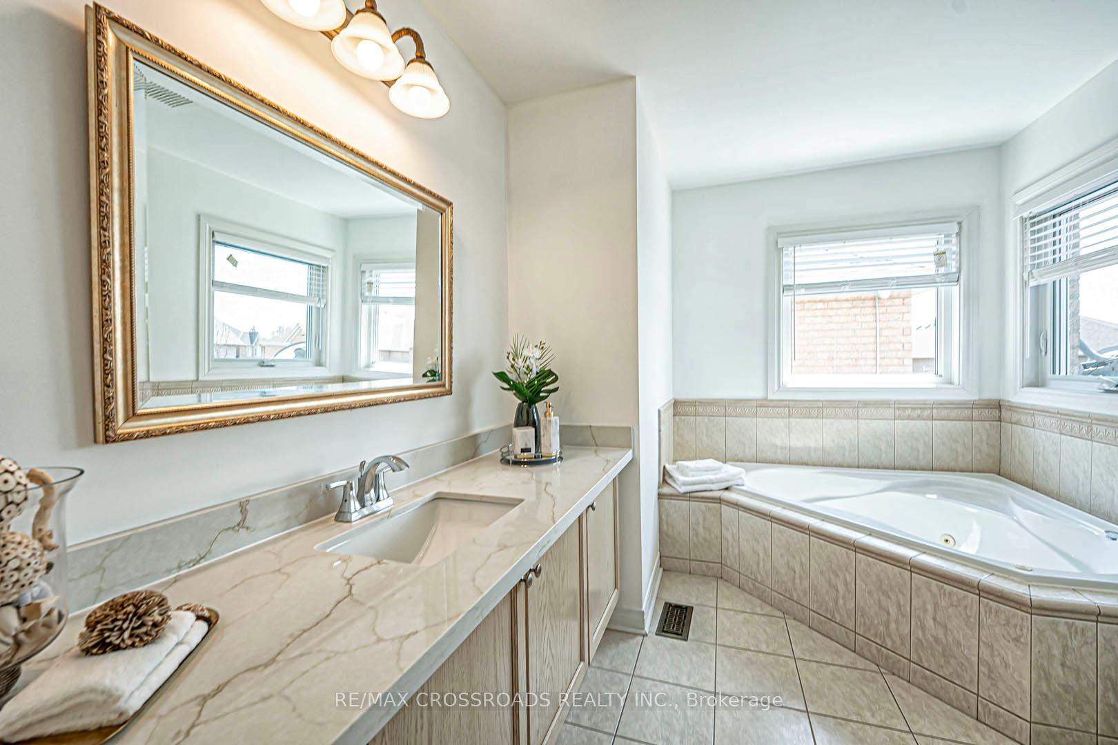 Photo 27 of 46 Eminence Road, Vaughan, Patterson — HOMEH