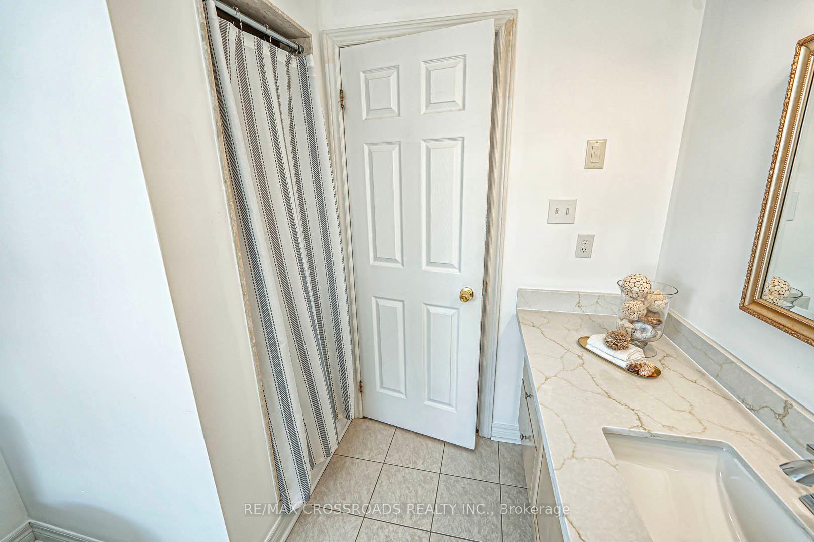 Photo 28 of 46 Eminence Road, Vaughan, Patterson — HOMEH
