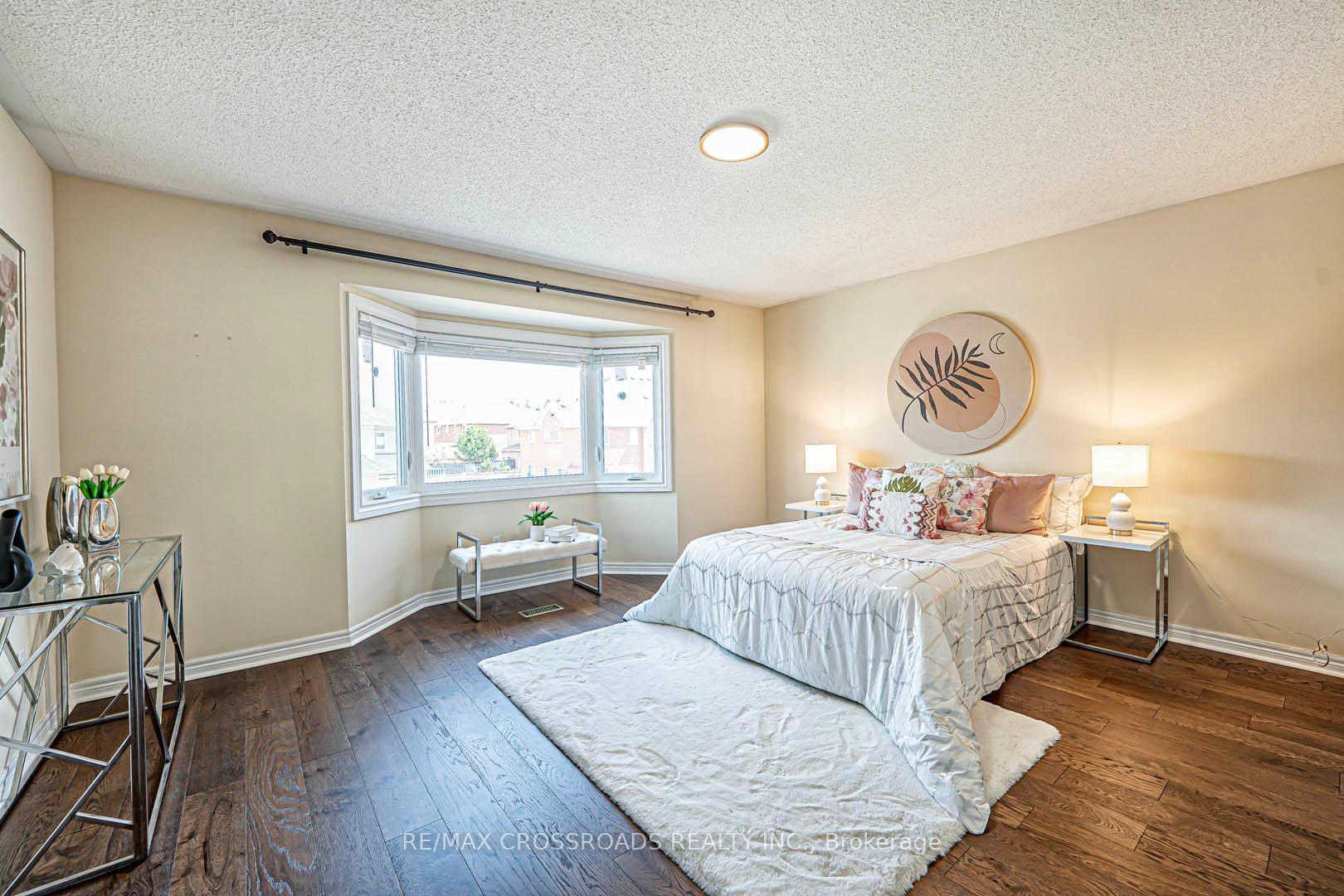 Photo 29 of 46 Eminence Road, Vaughan, Patterson — HOMEH