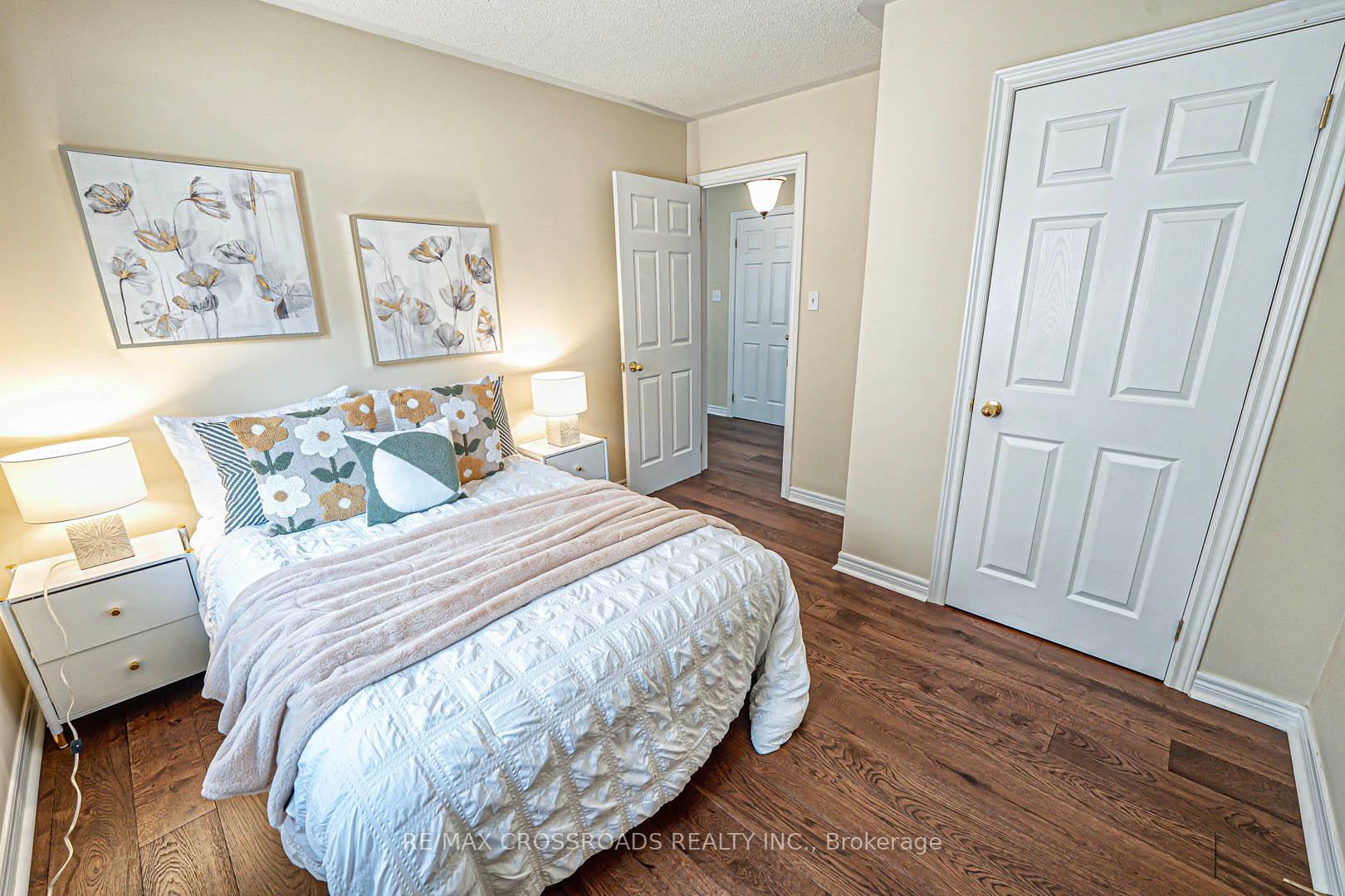 Photo 32 of 46 Eminence Road, Vaughan, Patterson — HOMEH