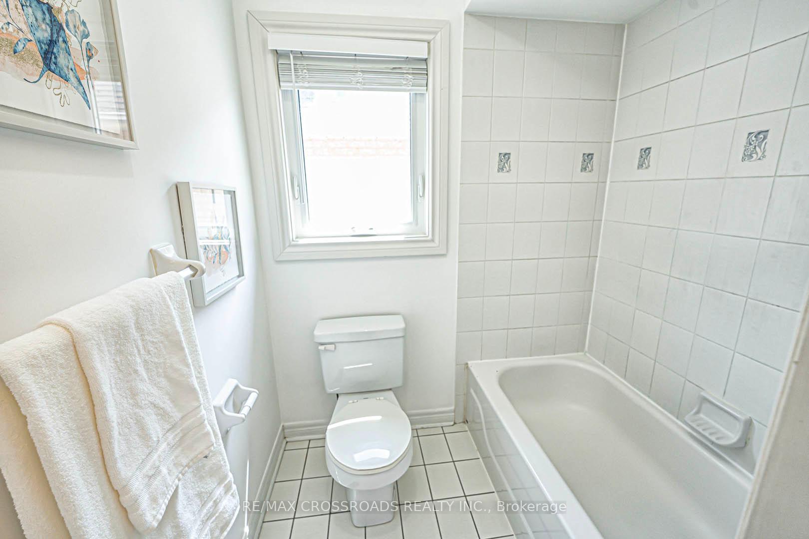 Photo 36 of 46 Eminence Road, Vaughan, Patterson — HOMEH