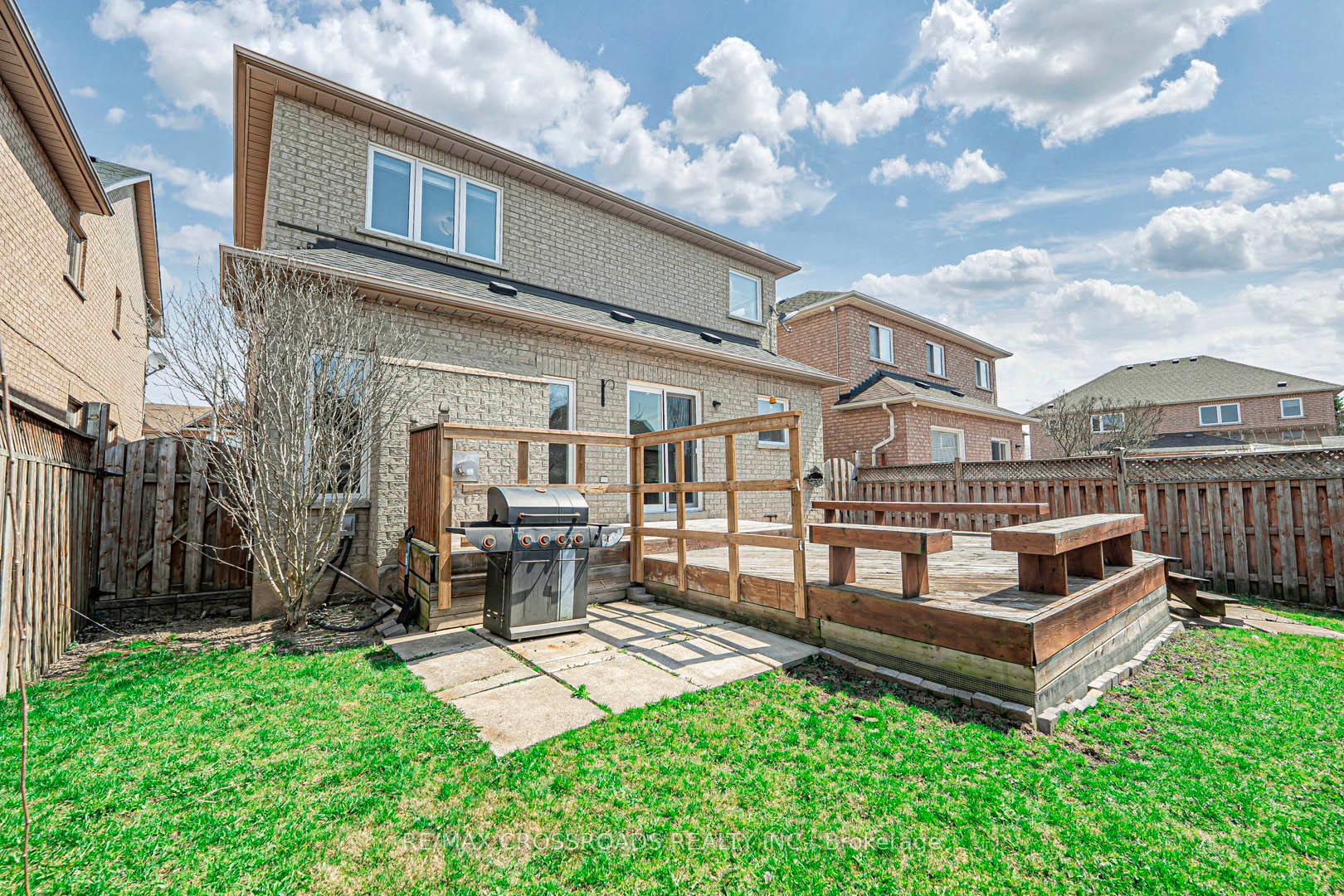 Photo 39 of 46 Eminence Road, Vaughan, Patterson — HOMEH