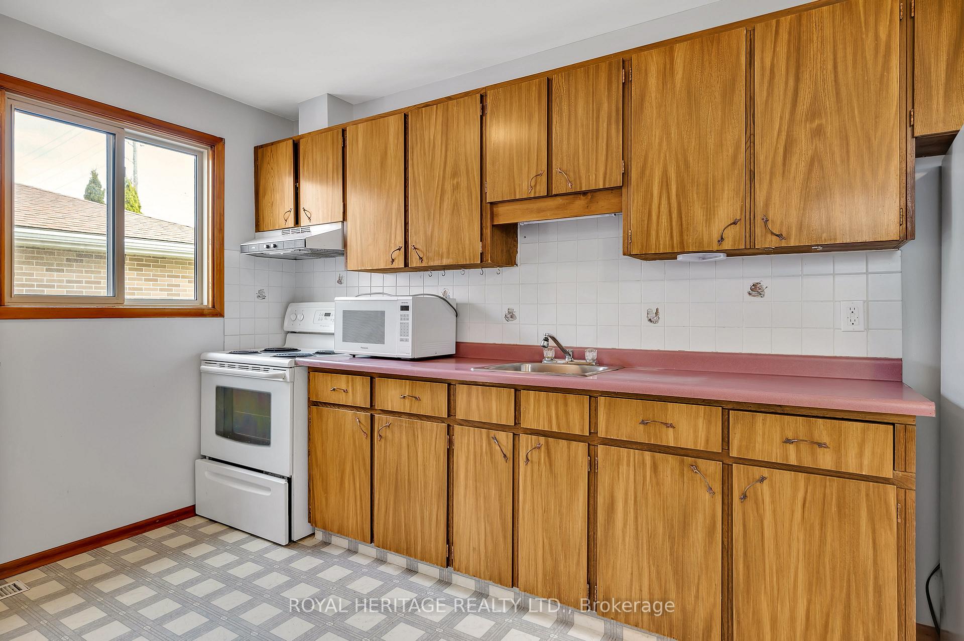 Photo 5 of 547 River Road S, Peterborough, Ashburnham Ward 4 — HOMEH