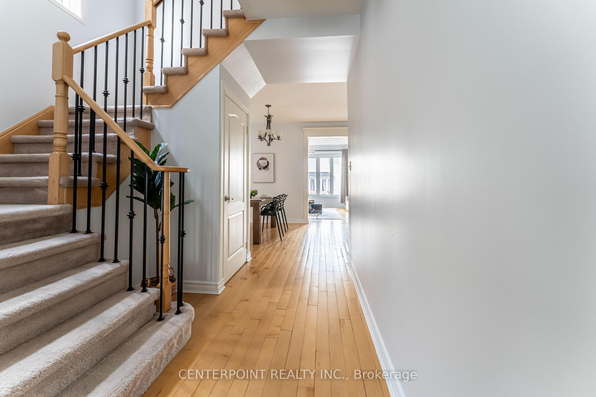 Photo 5 of 72 Strandmore Circle, Whitby, Brooklin — HOMEH