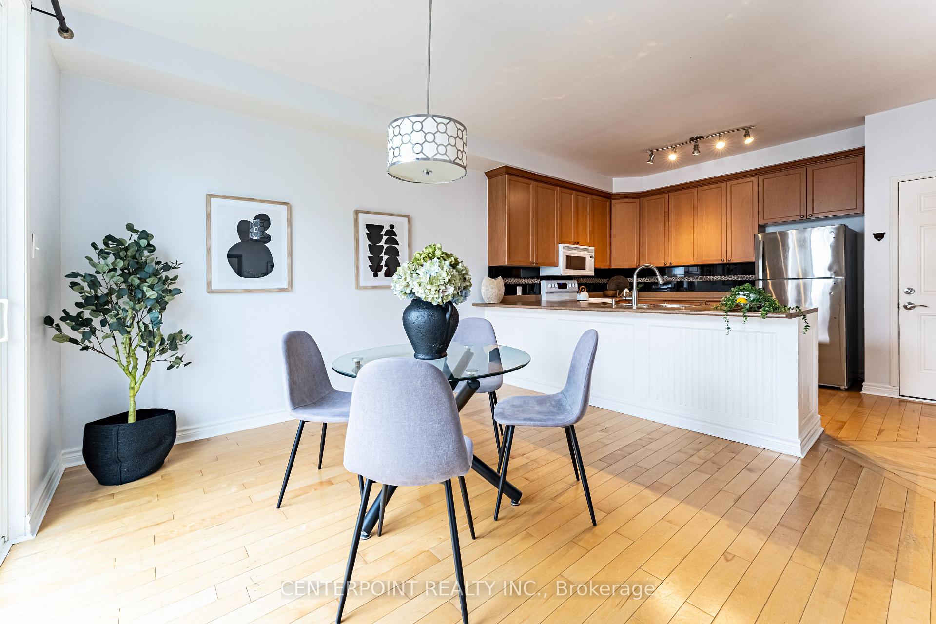 Photo 13 of 72 Strandmore Circle, Whitby, Brooklin — HOMEH