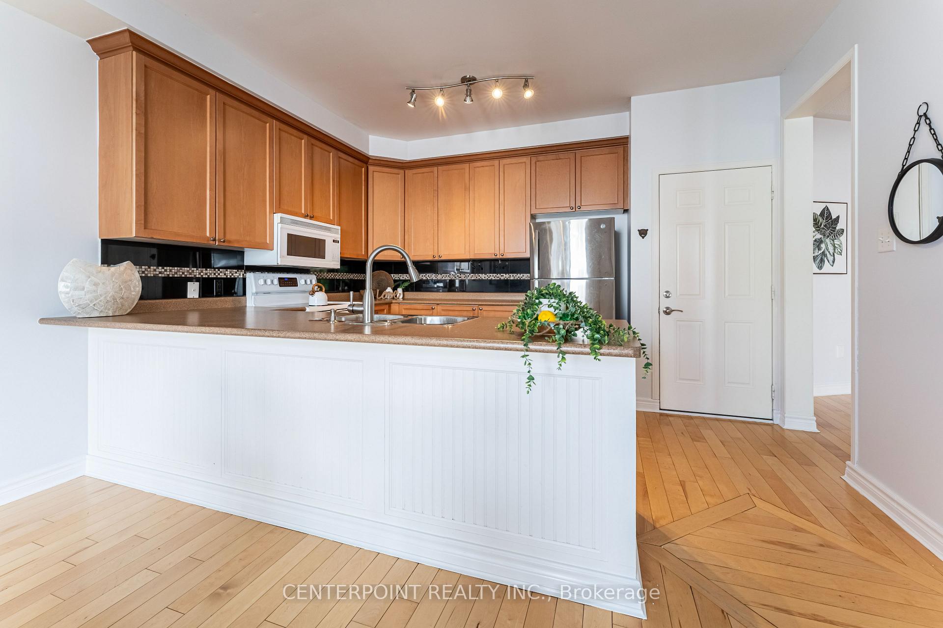 Photo 16 of 72 Strandmore Circle, Whitby, Brooklin — HOMEH