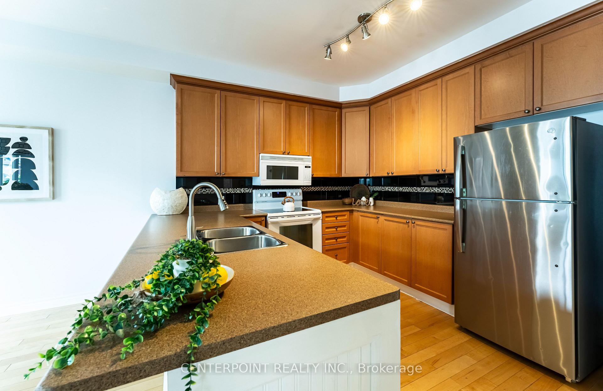 Photo 17 of 72 Strandmore Circle, Whitby, Brooklin — HOMEH