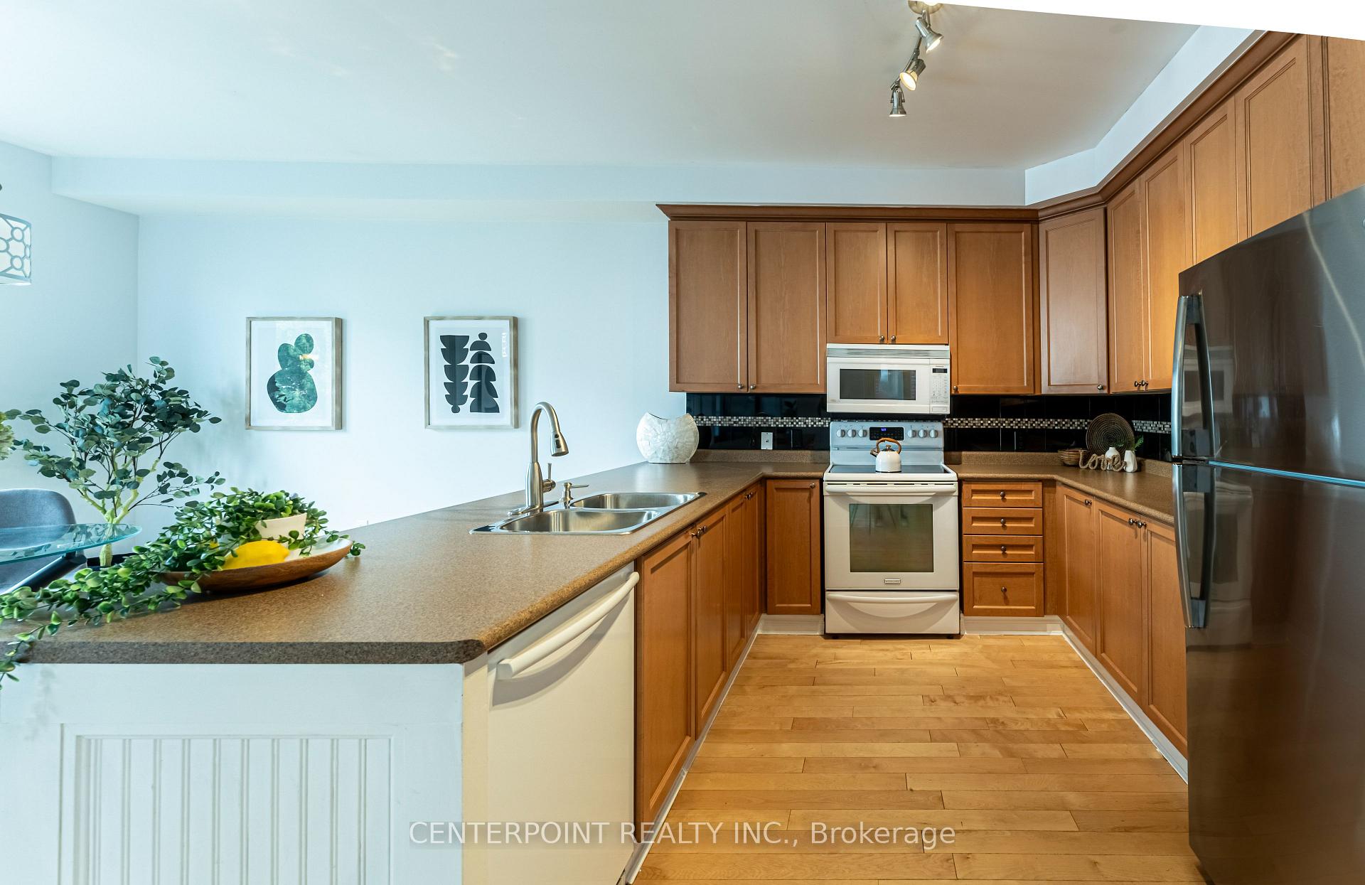 Photo 18 of 72 Strandmore Circle, Whitby, Brooklin — HOMEH