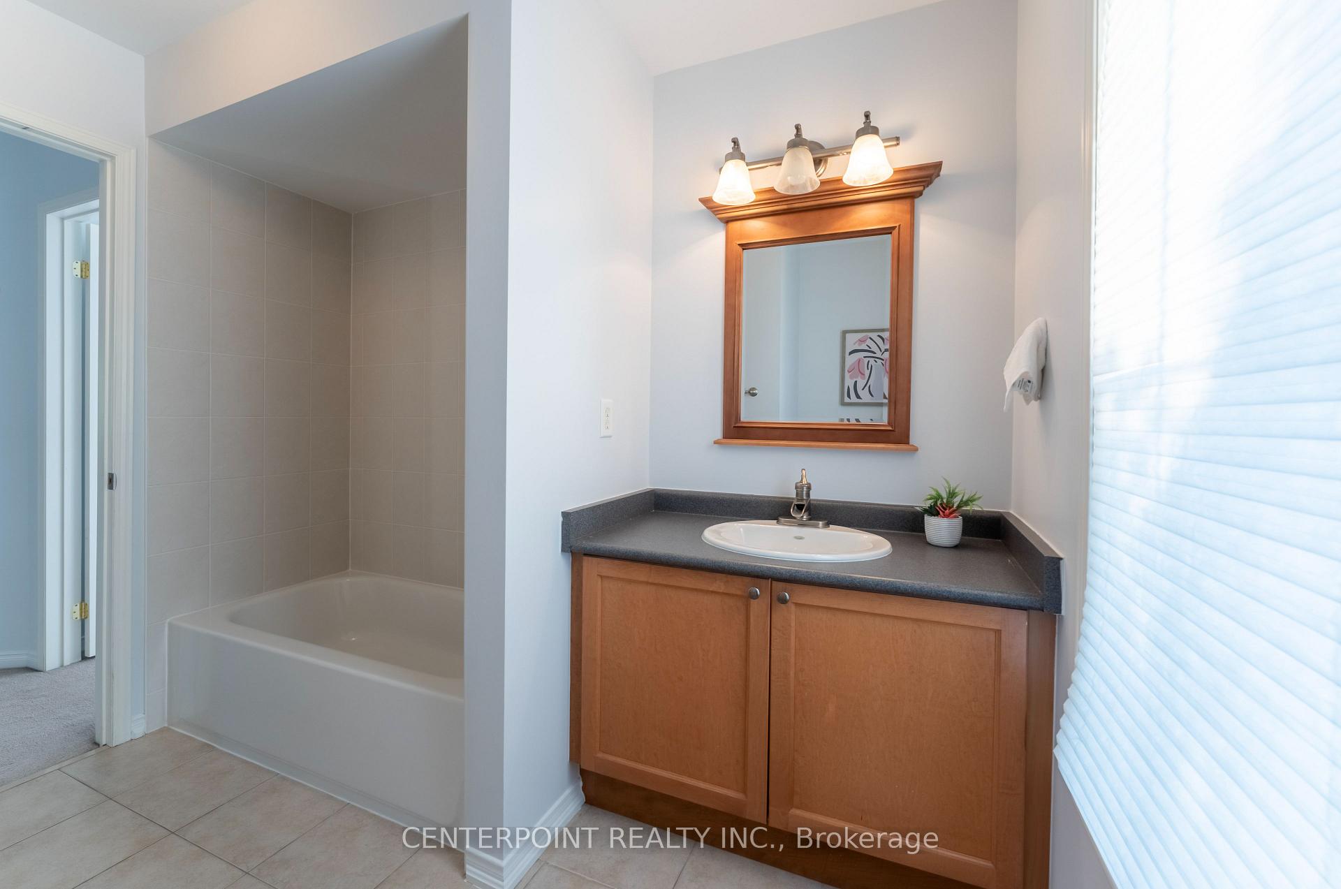 Photo 35 of 72 Strandmore Circle, Whitby, Brooklin — HOMEH