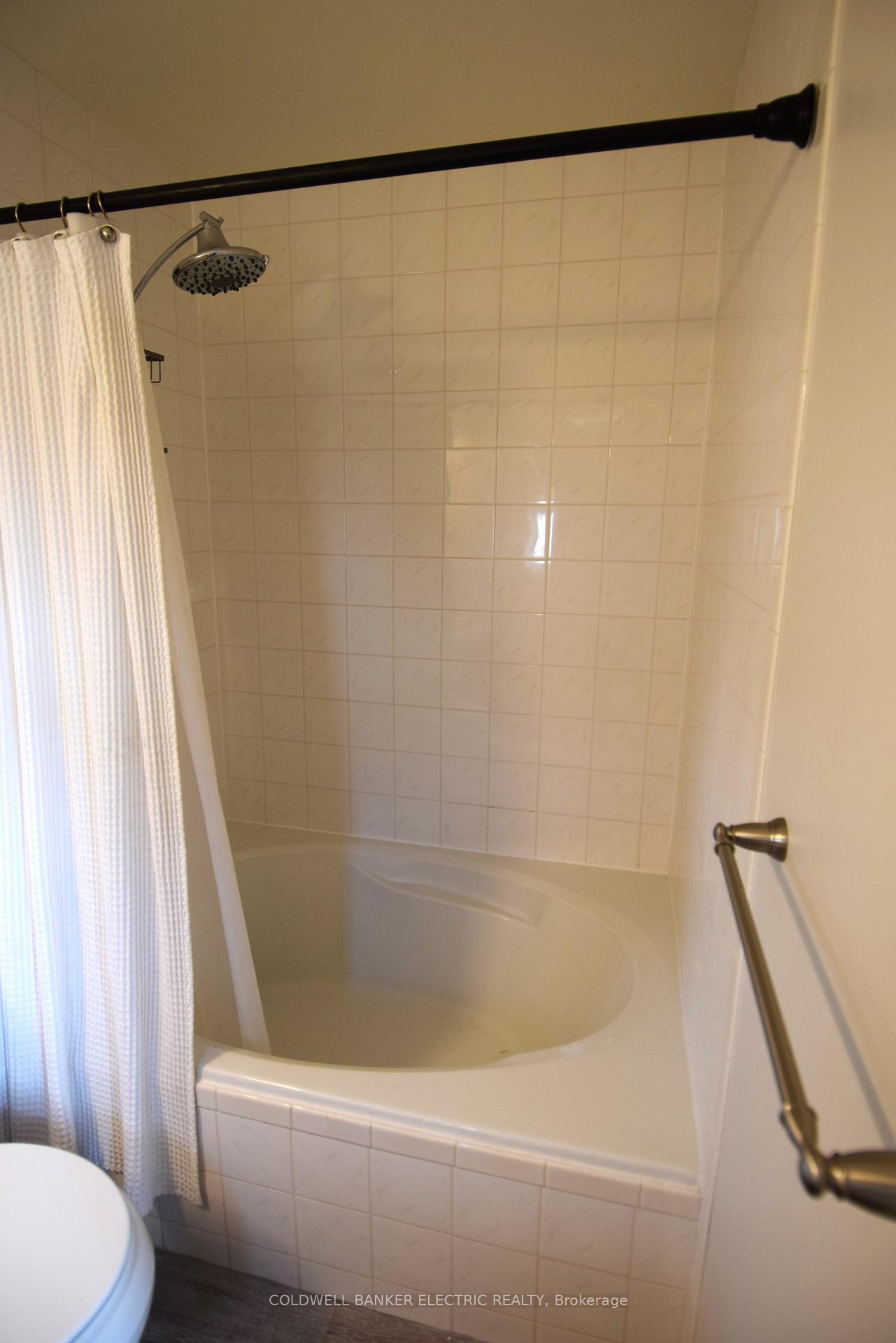 Photo 24 of 605 Fortye Drive, Peterborough, Otonabee Ward 1 — HOMEH