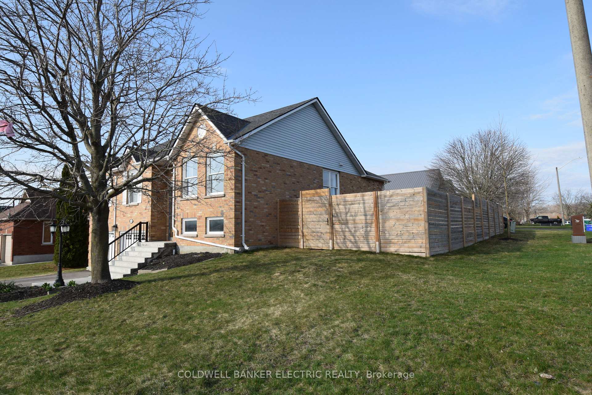 Photo 39 of 605 Fortye Drive, Peterborough, Otonabee Ward 1 — HOMEH