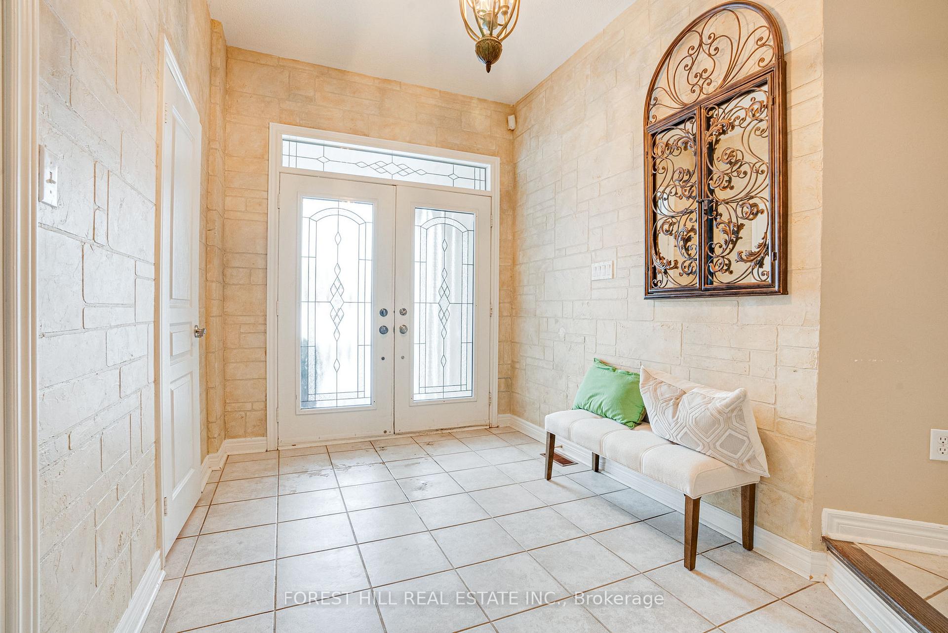 Photo 2 of 264 Thornhill Woods Drive, Vaughan, Patterson — HOMEH